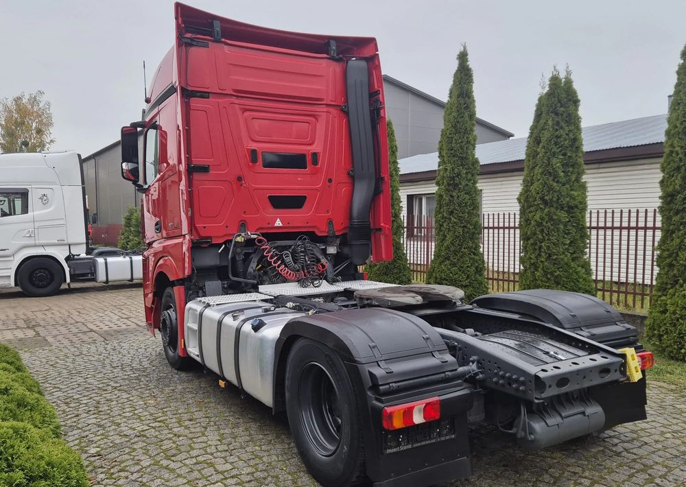 Mercedes-Benz 1845 - Sattelzugmaschine: das Bild 4 Mercedes-Benz 1845 - Sattelzugmaschine: das Bild 4