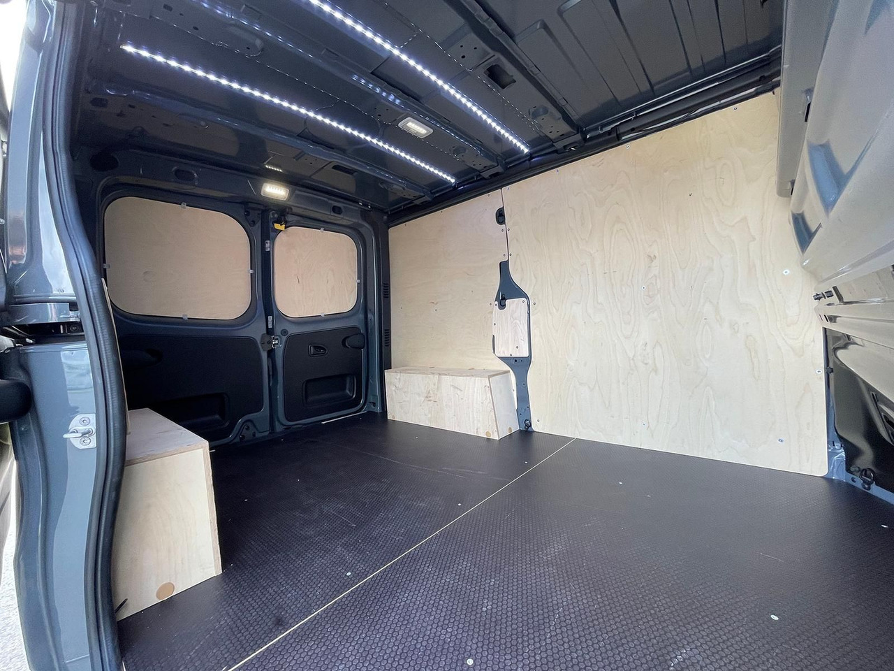 Kastenwagen Renault Trafic Kasten RED EDITION L1H1 AHK LED DAB MFL: das Bild 11