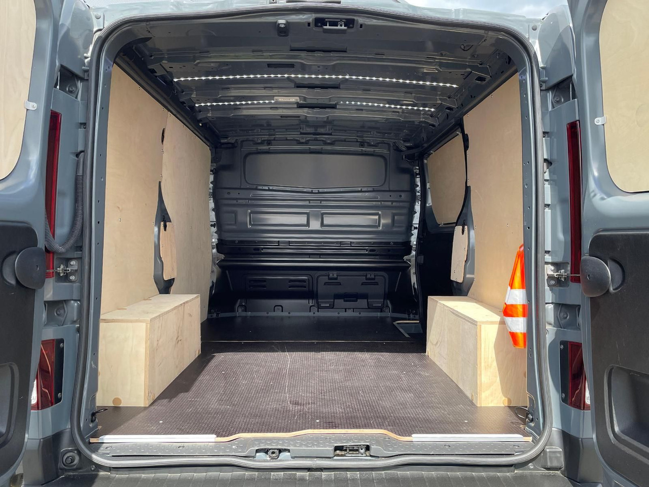 Kastenwagen Renault Trafic Kasten RED EDITION L1H1 AHK LED DAB MFL: das Bild 34