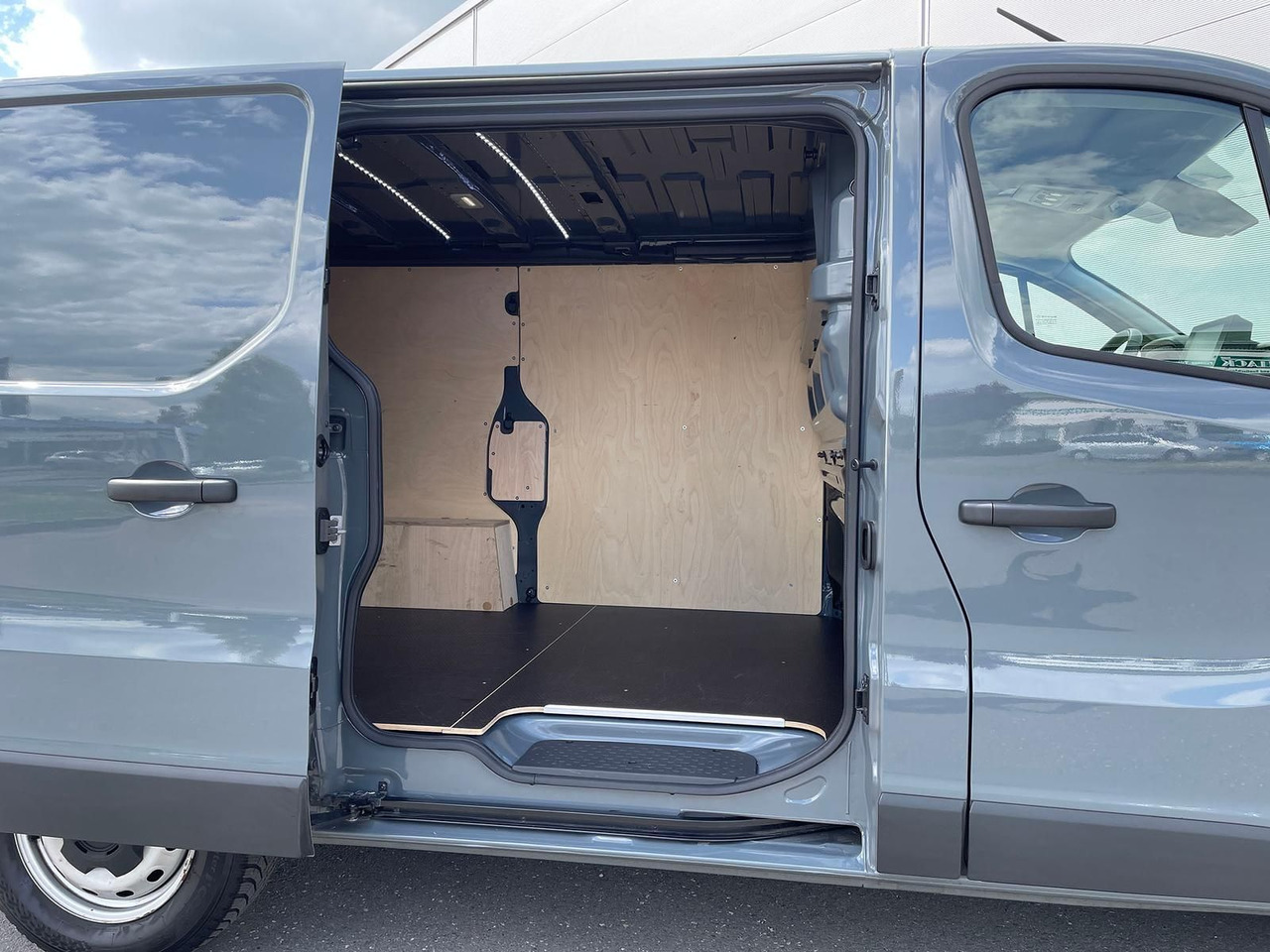 Kastenwagen Renault Trafic Kasten RED EDITION L1H1 AHK LED DAB MFL: das Bild 10