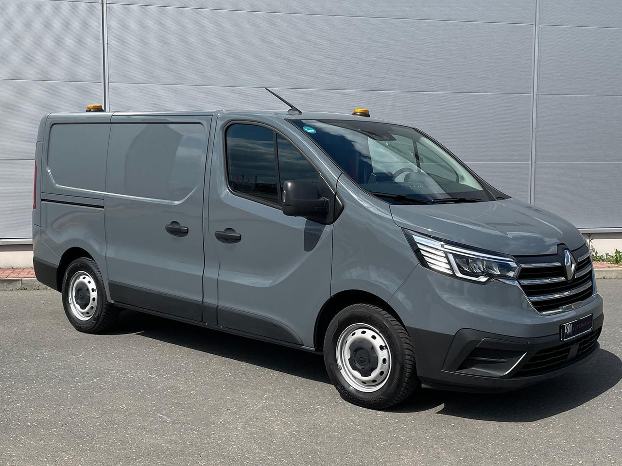 Renault Trafic Kasten RED EDITION L1H1 AHK LED DAB MFL - Personentransporter: das Bild 2 Renault Trafic Kasten RED EDITION L1H1 AHK LED DAB MFL - Personentransporter: das Bild 2