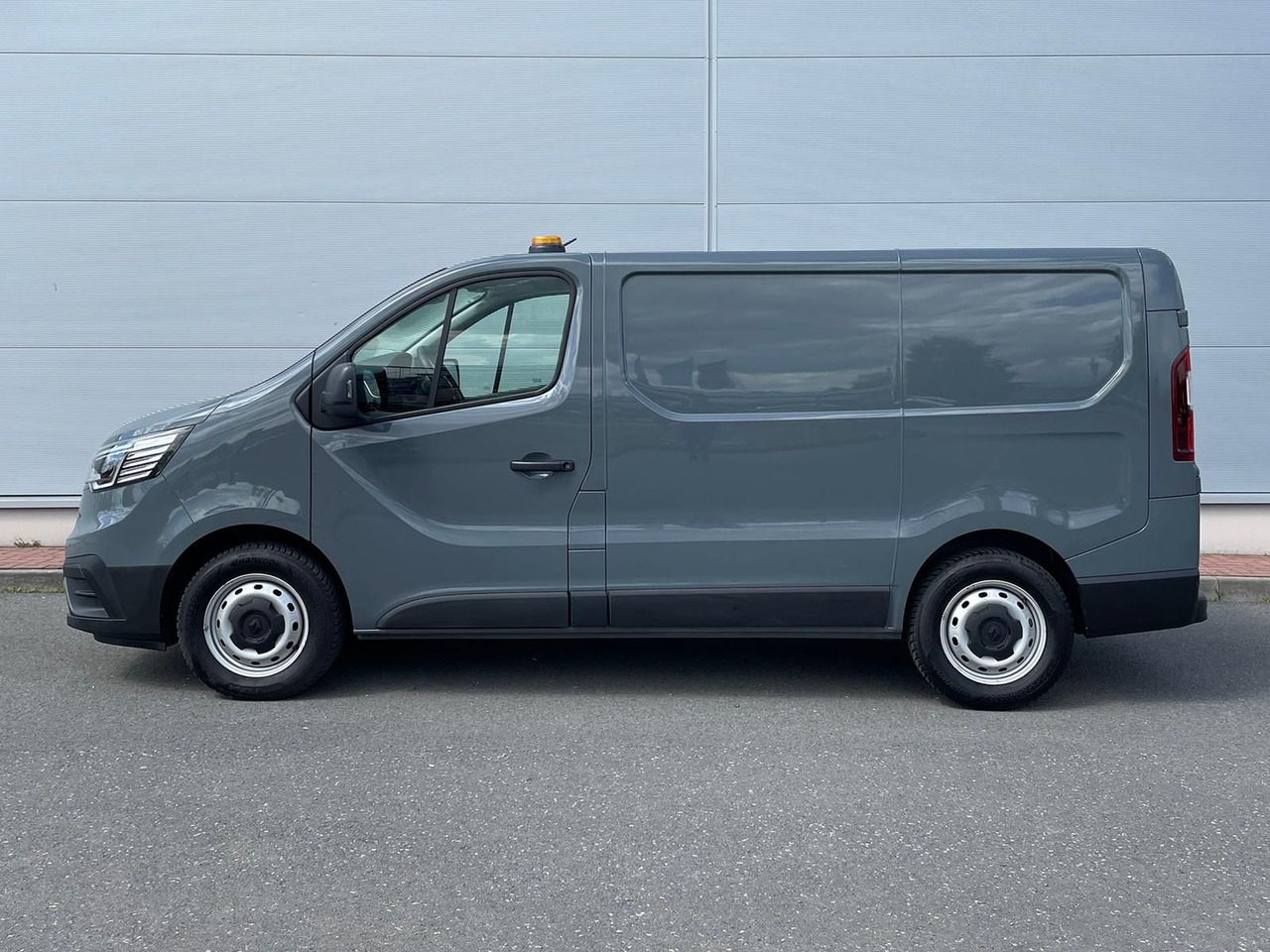 Kastenwagen Renault Trafic Kasten RED EDITION L1H1 AHK LED DAB MFL: das Bild 6