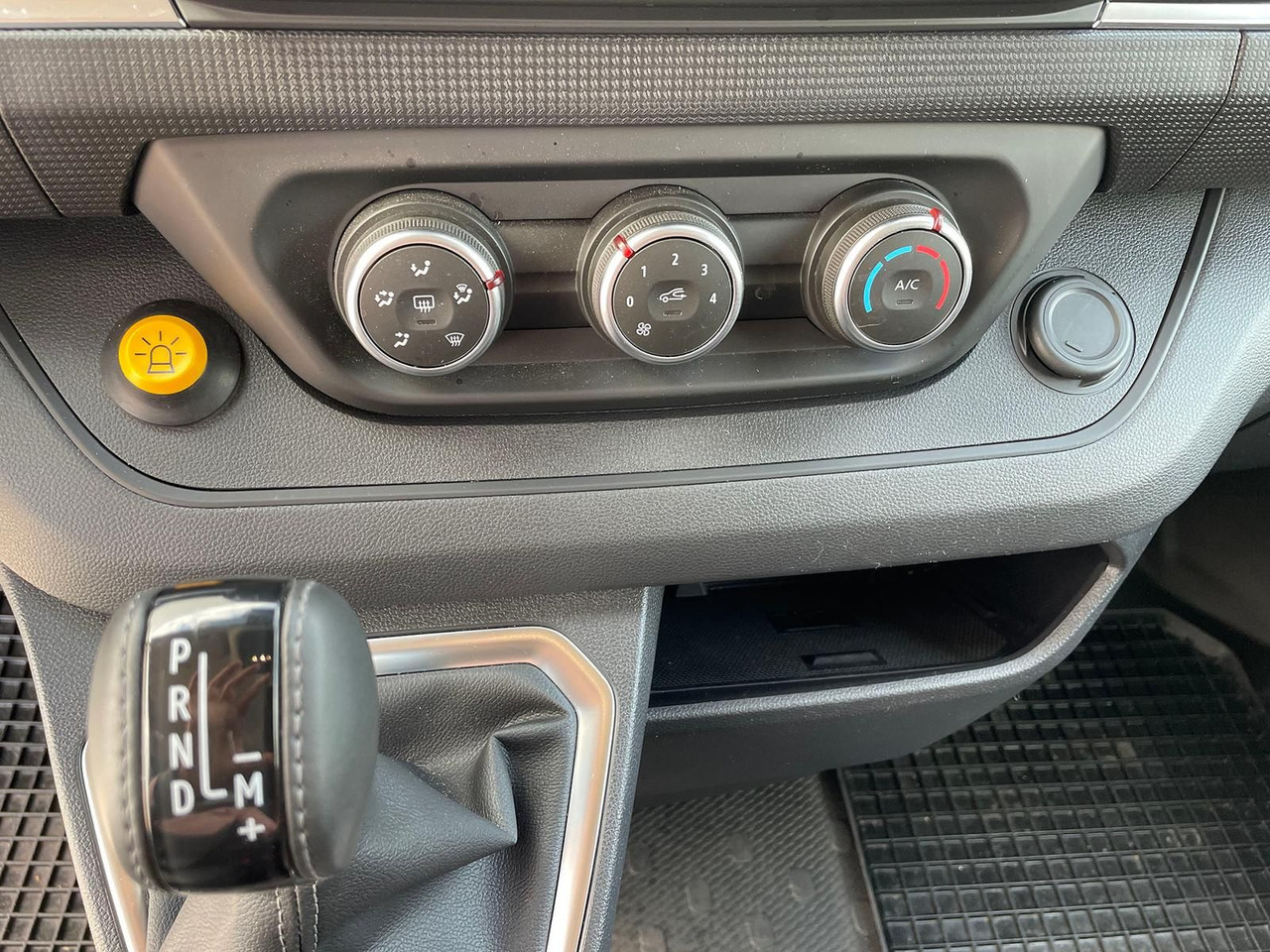 Kastenwagen Renault Trafic Kasten RED EDITION L1H1 AHK LED DAB MFL: das Bild 32