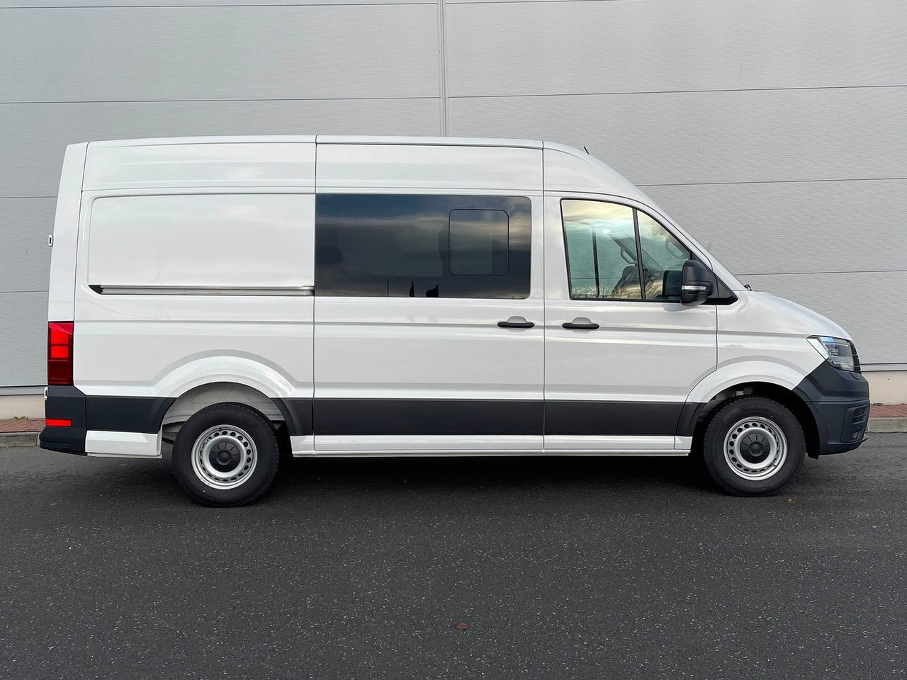 Volkswagen Crafter Kasten 35 L3H3 Autom. NAVI SITZHZ ACC - Kastenwagen: das Bild 5 Volkswagen Crafter Kasten 35 L3H3 Autom. NAVI SITZHZ ACC - Kastenwagen: das Bild 5