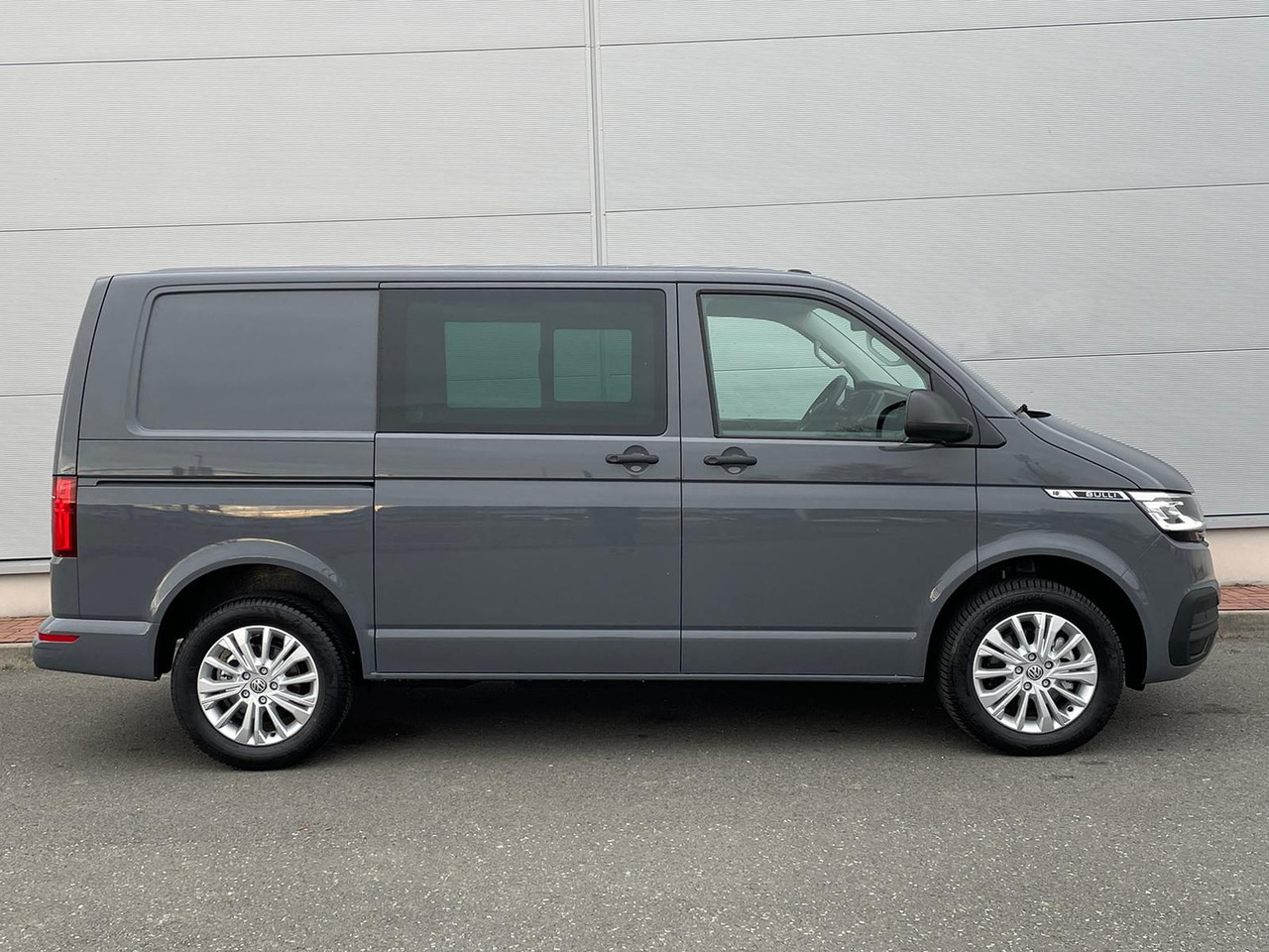 Volkswagen T6.1 Transporter 4MOTION NAVI STANDHZ ACC PDC - Kleinbus, Personentransporter: das Bild 5 Volkswagen T6.1 Transporter 4MOTION NAVI STANDHZ ACC PDC - Kleinbus, Personentransporter: das Bild 5