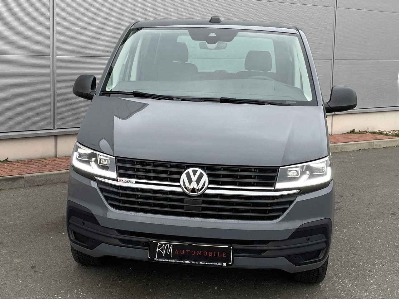 Volkswagen T6.1 Transporter 4MOTION NAVI STANDHZ ACC PDC - Kleinbus, Personentransporter: das Bild 3 Volkswagen T6.1 Transporter 4MOTION NAVI STANDHZ ACC PDC - Kleinbus, Personentransporter: das Bild 3