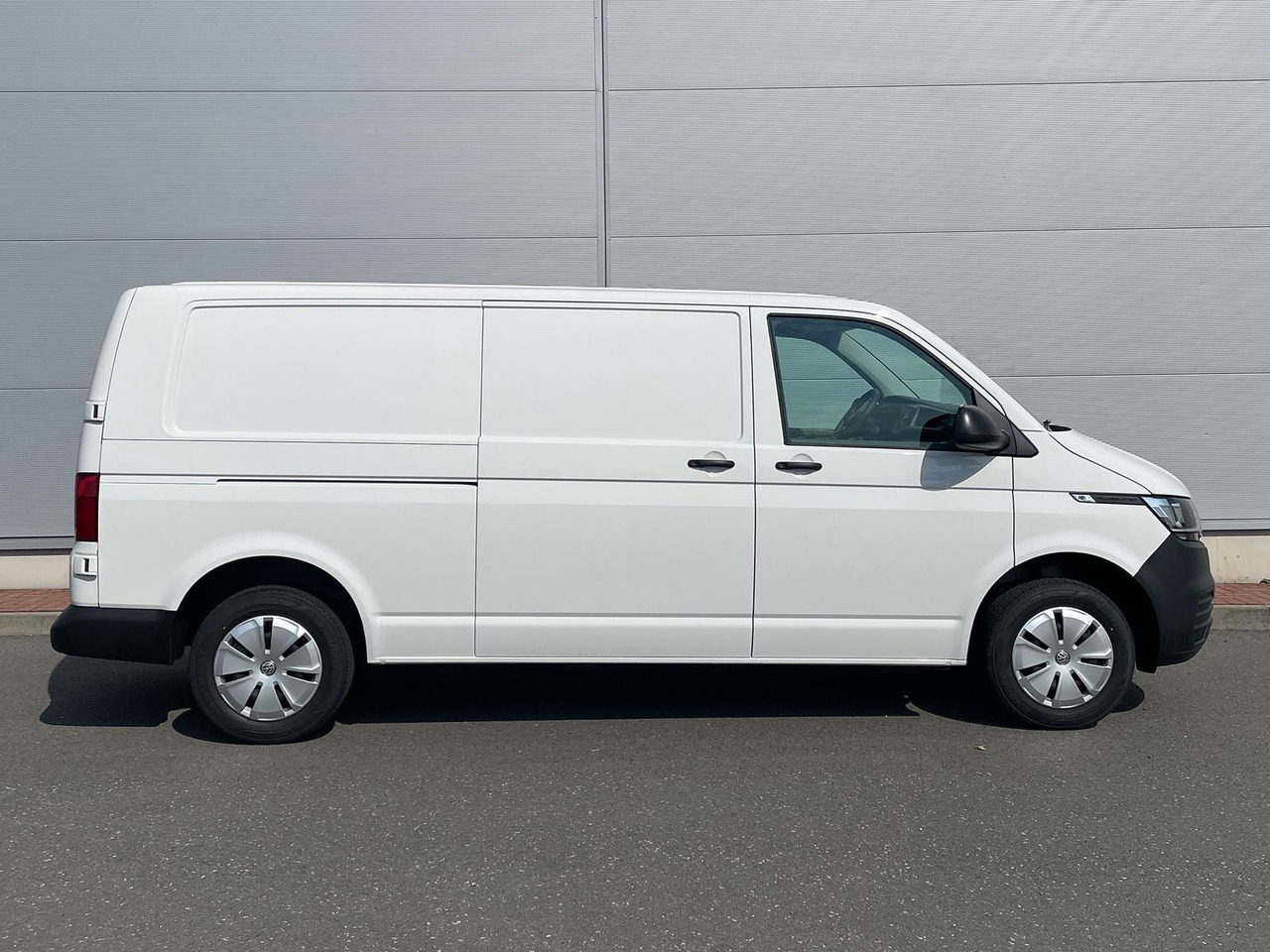 Volkswagen T6.1 Transporter LR 2.0 TDI KLIMA PDC - Personentransporter: das Bild 5 Volkswagen T6.1 Transporter LR 2.0 TDI KLIMA PDC - Personentransporter: das Bild 5