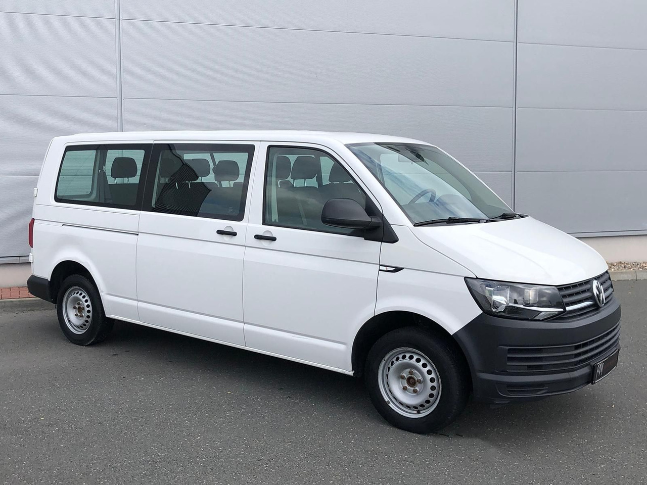 Volkswagen T6 Transporter 2.0 TDI Kombi lang 9-SITZE TEMP - PKW: das Bild 2 Volkswagen T6 Transporter 2.0 TDI Kombi lang 9-SITZE TEMP - PKW: das Bild 2