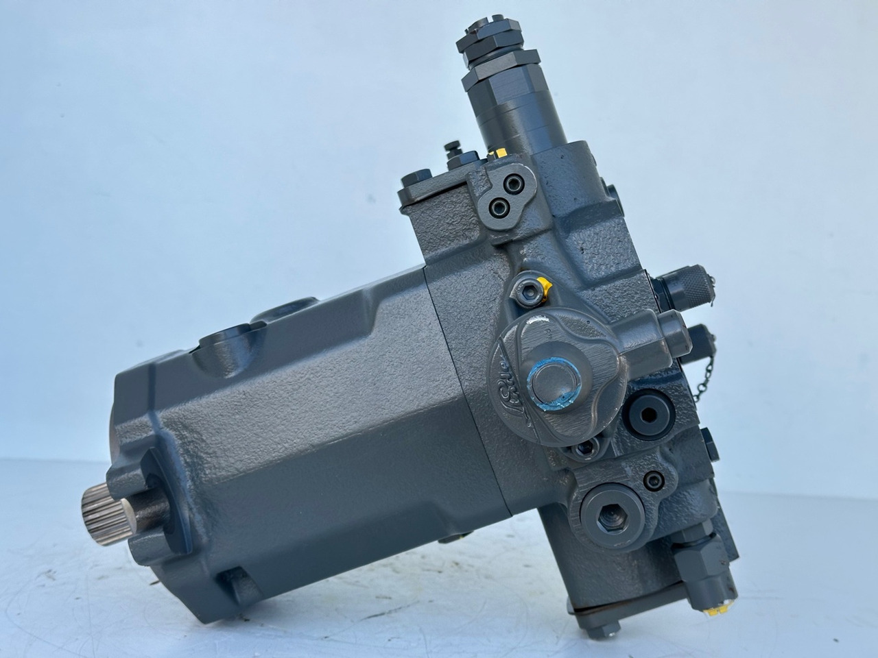 LIEBHERR - LINDE Original Hydromotor Typ:HMF75-02 2560 G 03 mit ID-Nr.10007106. A914 B-LI, A914 LI, A924 B-LI, A924 LI, MG15, MBG12, MG20, MFG10, BG12H #HYX293G00103# - Hydraulikmotor für Mobilbagger: das Bild 5 LIEBHERR - LINDE Original Hydromotor Typ:HMF75-02 2560 G 03 mit ID-Nr.10007106. A914 B-LI, A914 LI, A924 B-LI, A924 LI, MG15, MBG12, MG20, MFG10, BG12H #HYX293G00103# - Hydraulikmotor für Mobilbagger: das Bild 5