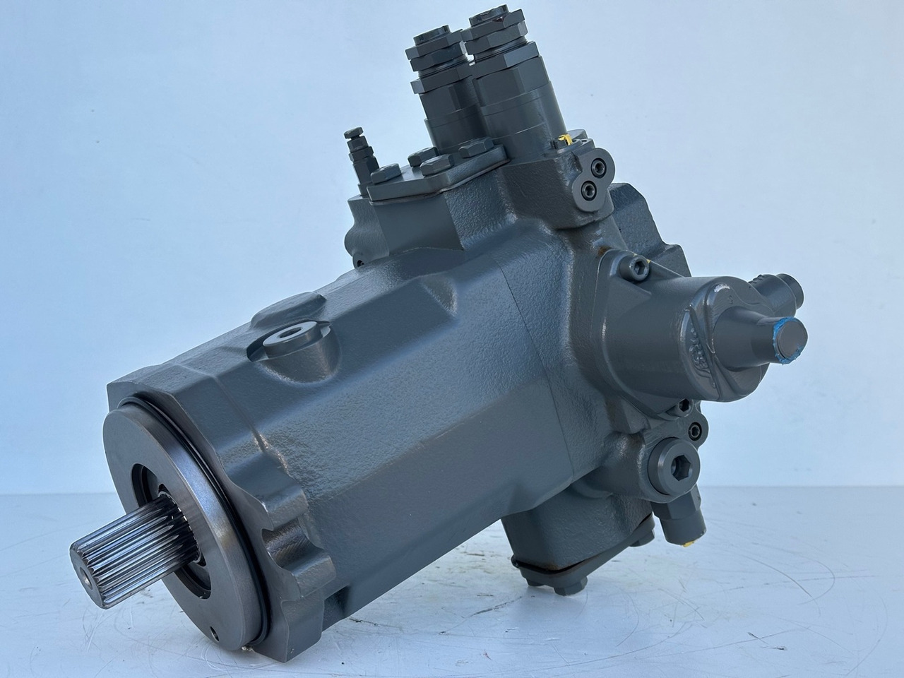 LIEBHERR - LINDE Original Hydromotor Typ:HMF75-02 2560 G 03 mit ID-Nr.10007106. A914 B-LI, A914 LI, A924 B-LI, A924 LI, MG15, MBG12, MG20, MFG10, BG12H #HYX293G00103# - Hydraulikmotor für Mobilbagger: das Bild 1 LIEBHERR - LINDE Original Hydromotor Typ:HMF75-02 2560 G 03 mit ID-Nr.10007106. A914 B-LI, A914 LI, A924 B-LI, A924 LI, MG15, MBG12, MG20, MFG10, BG12H #HYX293G00103# - Hydraulikmotor für Mobilbagger: das Bild 1