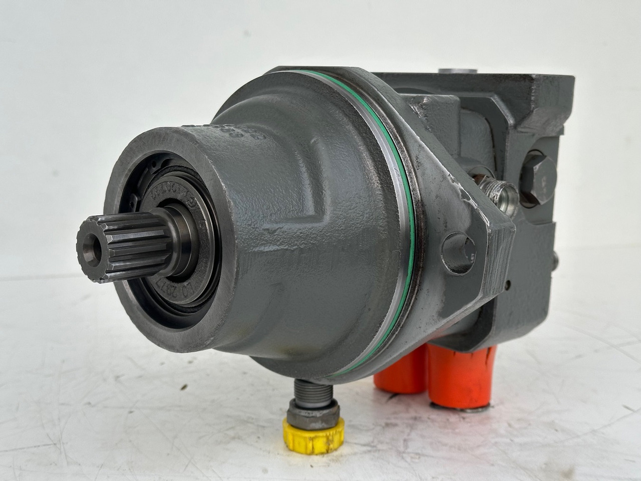 LIEBHERR Original Hydraulikeinbaumotor AT-FMF045. ID-Nr.9075181 – ID-Nr.10125043A. A309, A311, A312, A314, A316, A900, A904, A918, R313, R317, R900, R904. #A18.12.90158# - Hydraulikmotor für Bagger: das Bild 3 LIEBHERR Original Hydraulikeinbaumotor AT-FMF045. ID-Nr.9075181 – ID-Nr.10125043A. A309, A311, A312, A314, A316, A900, A904, A918, R313, R317, R900, R904. #A18.12.90158# - Hydraulikmotor für Bagger: das Bild 3