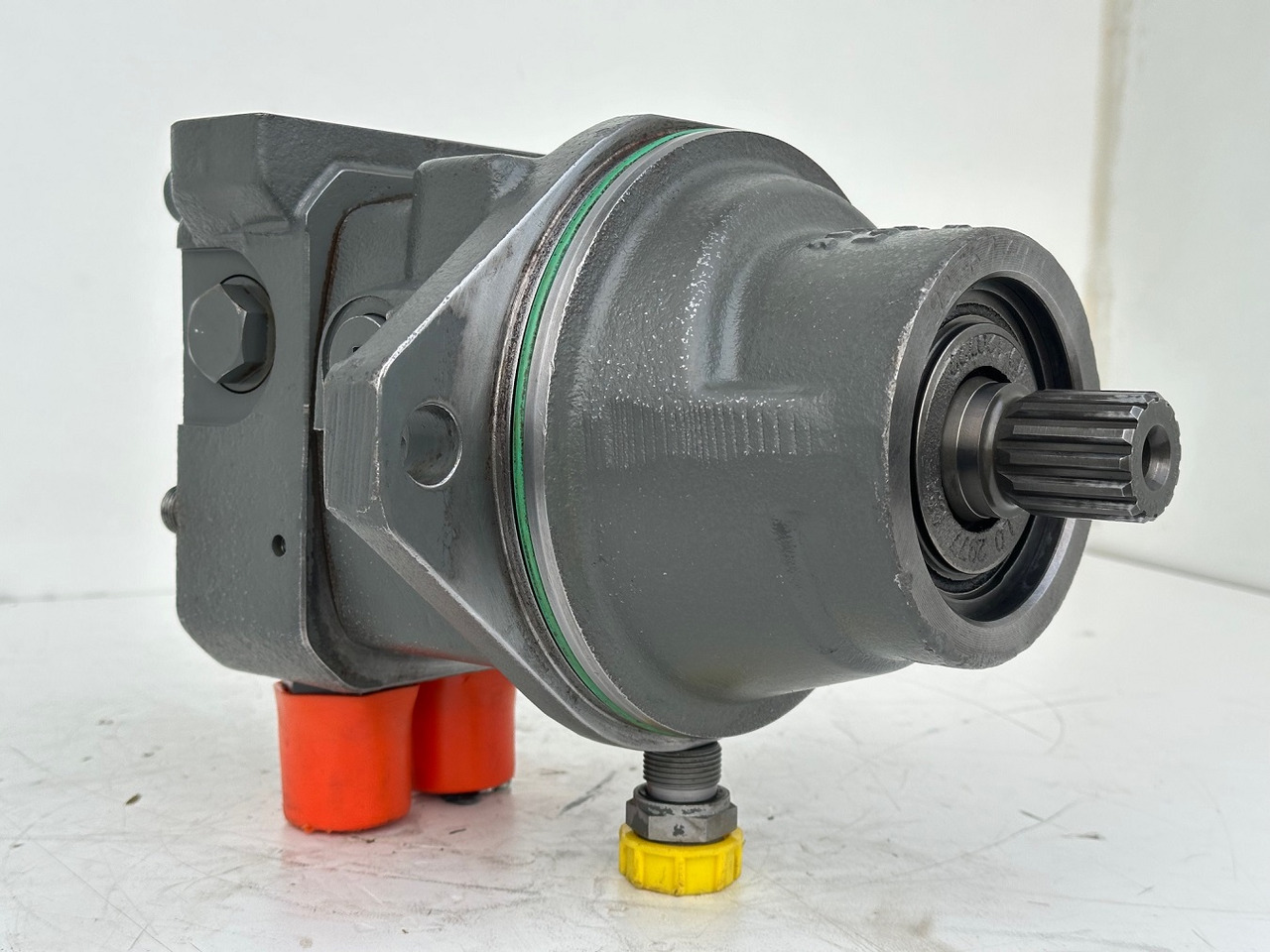 LIEBHERR Original Hydraulikeinbaumotor AT-FMF045. ID-Nr.9075181 – ID-Nr.10125043A. A309, A311, A312, A314, A316, A900, A904, A918, R313, R317, R900, R904. #A18.12.90158# - Hydraulikmotor für Bagger: das Bild 4 LIEBHERR Original Hydraulikeinbaumotor AT-FMF045. ID-Nr.9075181 – ID-Nr.10125043A. A309, A311, A312, A314, A316, A900, A904, A918, R313, R317, R900, R904. #A18.12.90158# - Hydraulikmotor für Bagger: das Bild 4