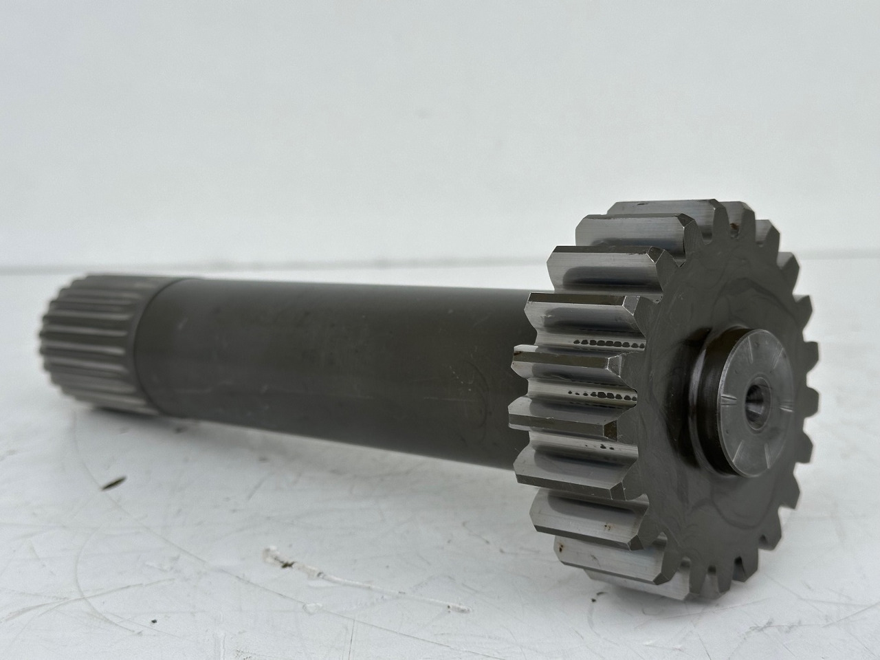 Liebherr Antriebswelle ID-Nr.9443786 - ID-Nr.944378603. FAT550 FAT550P046. A900, LH120, LH150, E974, ER974, LOS1976, LOS-413, R964, R966, R970, R974, R976, R980, R984. #944378603.2374# - Antriebswelle für Baumaschine: das Bild 1 Liebherr Antriebswelle ID-Nr.9443786 - ID-Nr.944378603. FAT550 FAT550P046. A900, LH120, LH150, E974, ER974, LOS1976, LOS-413, R964, R966, R970, R974, R976, R980, R984. #944378603.2374# - Antriebswelle für Baumaschine: das Bild 1