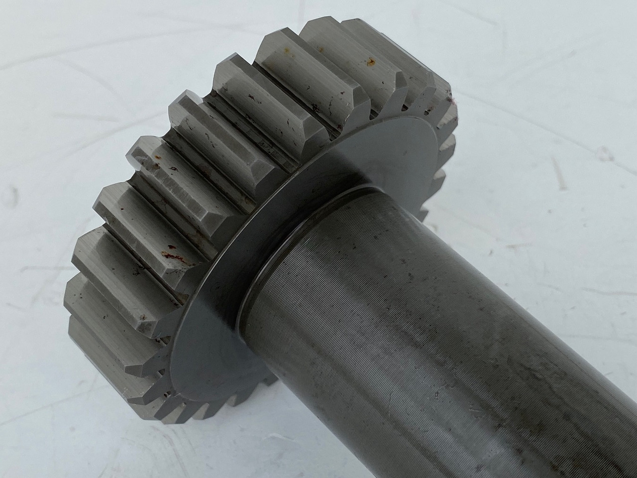 Liebherr Antriebswelle ID-Nr.9443859 - ID-Nr.944385903. LH60, LH80, ER934, ER944, LOS944, LOS946, LOS950, LOS954, R944, R946, R950, R954, RZG390. #AN2804# - Getriebe für Kettenbagger: das Bild 4 Liebherr Antriebswelle ID-Nr.9443859 - ID-Nr.944385903. LH60, LH80, ER934, ER944, LOS944, LOS946, LOS950, LOS954, R944, R946, R950, R954, RZG390. #AN2804# - Getriebe für Kettenbagger: das Bild 4