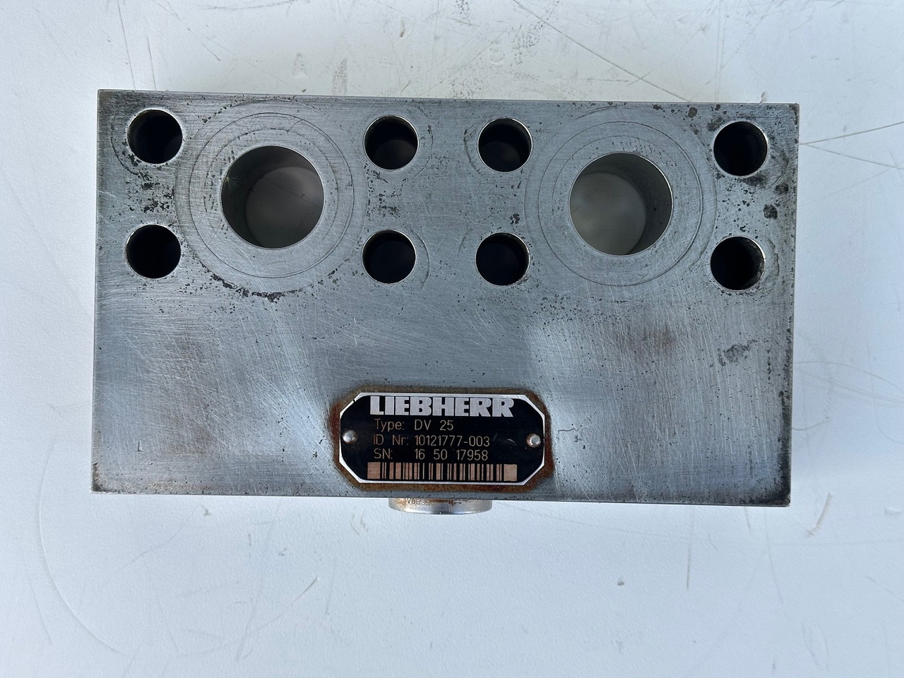 Liebherr Dämpfungsventil ID-Nr.10121777. P924 COMP, P926, R926, R916, R922, R924 COMP, R924, R926 COMP, R926, R930, R936, R946, R950 T, R960 T. #10121777.43199# - Schwenkmotor für Baumaschine: das Bild 5 Liebherr Dämpfungsventil ID-Nr.10121777. P924 COMP, P926, R926, R916, R922, R924 COMP, R924, R926 COMP, R926, R930, R936, R946, R950 T, R960 T. #10121777.43199# - Schwenkmotor für Baumaschine: das Bild 5