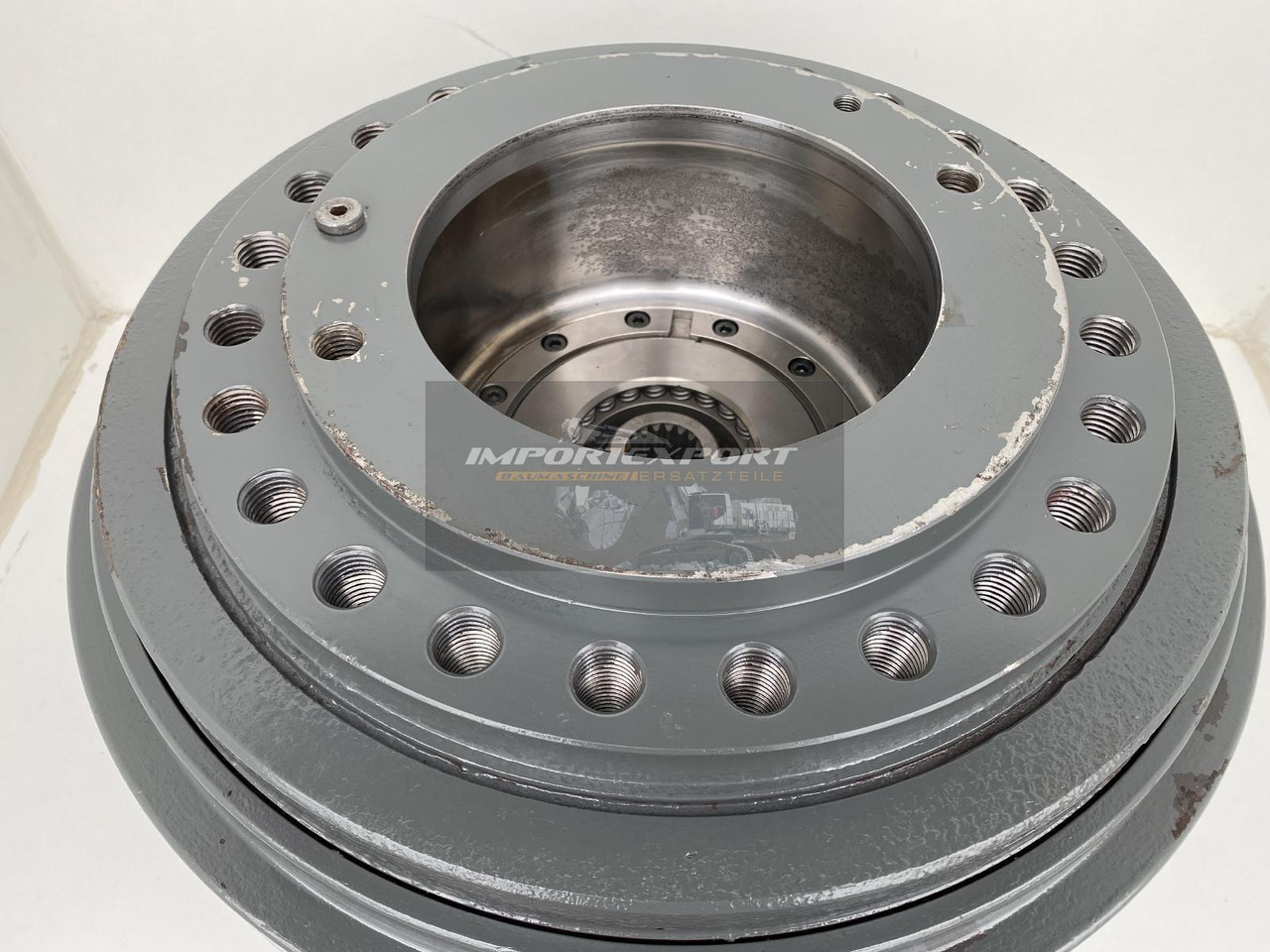 Liebherr Fahrantrieb Typ:FAT450P004, ID-Nr.9443840 - ID-Nr.944384003. LH60C, LH60CP, LH60EC, LH80C, LH80EC, ER944C, LOS944, LOS954, R944B, R944C, R954B, R954C. #794# - Fahrantrieb für Kettenbagger: das Bild 4 Liebherr Fahrantrieb Typ:FAT450P004, ID-Nr.9443840 - ID-Nr.944384003. LH60C, LH60CP, LH60EC, LH80C, LH80EC, ER944C, LOS944, LOS954, R944B, R944C, R954B, R954C. #794# - Fahrantrieb für Kettenbagger: das Bild 4