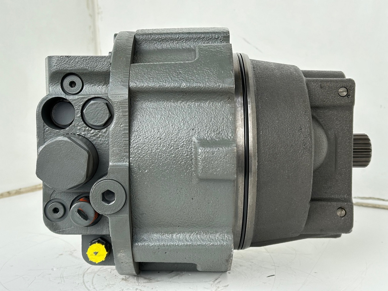 Liebherr Hydraulikeinbaumotor CMVE O 135. ID-Nr.10129570 - ID-Nr.11439804. FAT400P112 - FAT550P093. R930, R934, R936, R940, R944, R946, R950T. #10129570.21538# - Hydraulikmotor für Baumaschine: das Bild 4 Liebherr Hydraulikeinbaumotor CMVE O 135. ID-Nr.10129570 - ID-Nr.11439804. FAT400P112 - FAT550P093. R930, R934, R936, R940, R944, R946, R950T. #10129570.21538# - Hydraulikmotor für Baumaschine: das Bild 4