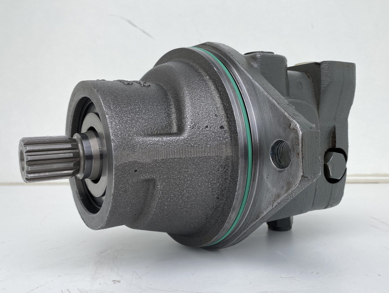 Liebherr Hydraulikeinbaumotor FMF045, ID-Nr.10132702. A924,LH30C,LH30M,LH35M,LH35MT,LH40C,LH40CP,LH40M,LH40MP,LH50CHR,LH50M,LH50MHR,LH50MT. #07110# - Hydraulikmotor für Mobilbagger: das Bild 3 Liebherr Hydraulikeinbaumotor FMF045, ID-Nr.10132702. A924,LH30C,LH30M,LH35M,LH35MT,LH40C,LH40CP,LH40M,LH40MP,LH50CHR,LH50M,LH50MHR,LH50MT. #07110# - Hydraulikmotor für Mobilbagger: das Bild 3