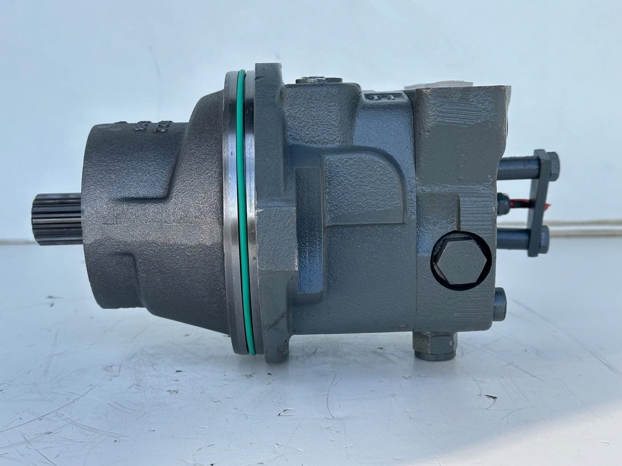 Liebherr Hydraulikeinbaumotor FMF045, ID-Nr.10132702. A924,LH30C,LH30M,LH35M,LH35MT,LH40C,LH40CP,LH40M,LH40MP,LH50CHR,LH50M,LH50MHR,LH50MT. #23.12.01074# - Hydraulikmotor für Mobilbagger: das Bild 1 Liebherr Hydraulikeinbaumotor FMF045, ID-Nr.10132702. A924,LH30C,LH30M,LH35M,LH35MT,LH40C,LH40CP,LH40M,LH40MP,LH50CHR,LH50M,LH50MHR,LH50MT. #23.12.01074# - Hydraulikmotor für Mobilbagger: das Bild 1