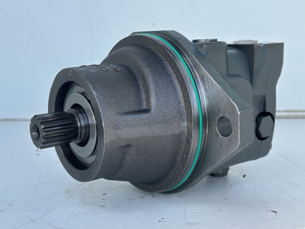 Liebherr Hydraulikeinbaumotor FMF045, ID-Nr.10132702. A924,LH30C,LH30M,LH35M,LH35MT,LH40C,LH40CP,LH40M,LH40MP,LH50CHR,LH50M,LH50MHR,LH50MT. #23.12.01074# - Hydraulikmotor für Mobilbagger: das Bild 3 Liebherr Hydraulikeinbaumotor FMF045, ID-Nr.10132702. A924,LH30C,LH30M,LH35M,LH35MT,LH40C,LH40CP,LH40M,LH40MP,LH50CHR,LH50M,LH50MHR,LH50MT. #23.12.01074# - Hydraulikmotor für Mobilbagger: das Bild 3