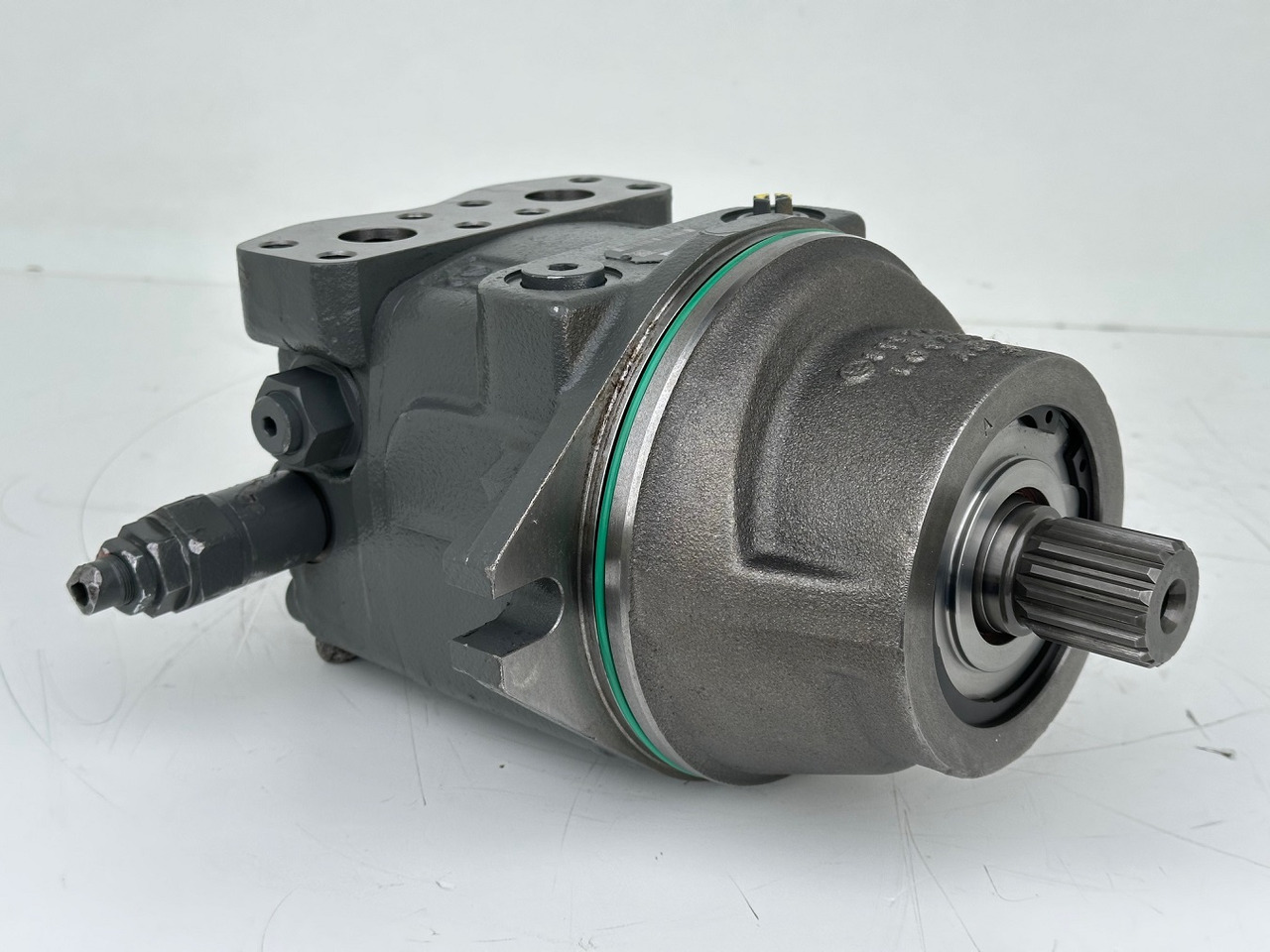 Liebherr Hydraulikeinbaumotor Typ:FMF058. ID-Nr.12483261. SAT275/266. R926 K-LC-1565, R926 K-LC-1827, R930 T-1980. #12483261.00573# - Hydraulikmotor für Kettenbagger: das Bild 2 Liebherr Hydraulikeinbaumotor Typ:FMF058. ID-Nr.12483261. SAT275/266. R926 K-LC-1565, R926 K-LC-1827, R930 T-1980. #12483261.00573# - Hydraulikmotor für Kettenbagger: das Bild 2