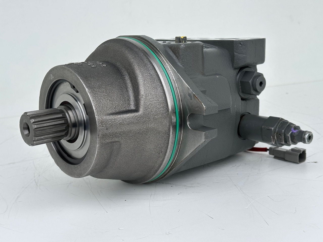 Liebherr Hydraulikeinbaumotor Typ:FMF058. ID-Nr.12483261. SAT275/266. R926 K-LC-1565, R926 K-LC-1827, R930 T-1980. #12483261.00573# - Hydraulikmotor für Kettenbagger: das Bild 1 Liebherr Hydraulikeinbaumotor Typ:FMF058. ID-Nr.12483261. SAT275/266. R926 K-LC-1565, R926 K-LC-1827, R930 T-1980. #12483261.00573# - Hydraulikmotor für Kettenbagger: das Bild 1