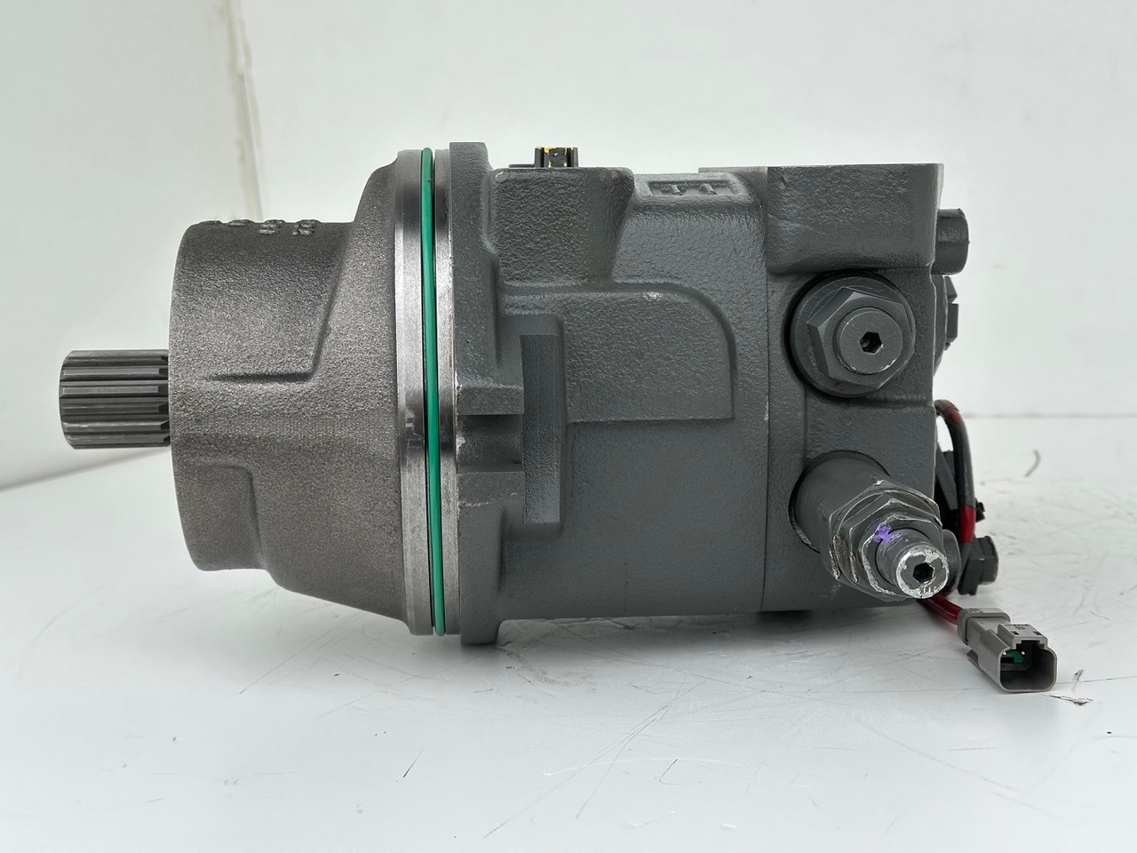 Liebherr Hydraulikeinbaumotor Typ:FMF058. ID-Nr.12483261. SAT275/266. R926 K-LC-1565, R926 K-LC-1827, R930 T-1980. #12483261.00573# - Hydraulikmotor für Kettenbagger: das Bild 5 Liebherr Hydraulikeinbaumotor Typ:FMF058. ID-Nr.12483261. SAT275/266. R926 K-LC-1565, R926 K-LC-1827, R930 T-1980. #12483261.00573# - Hydraulikmotor für Kettenbagger: das Bild 5