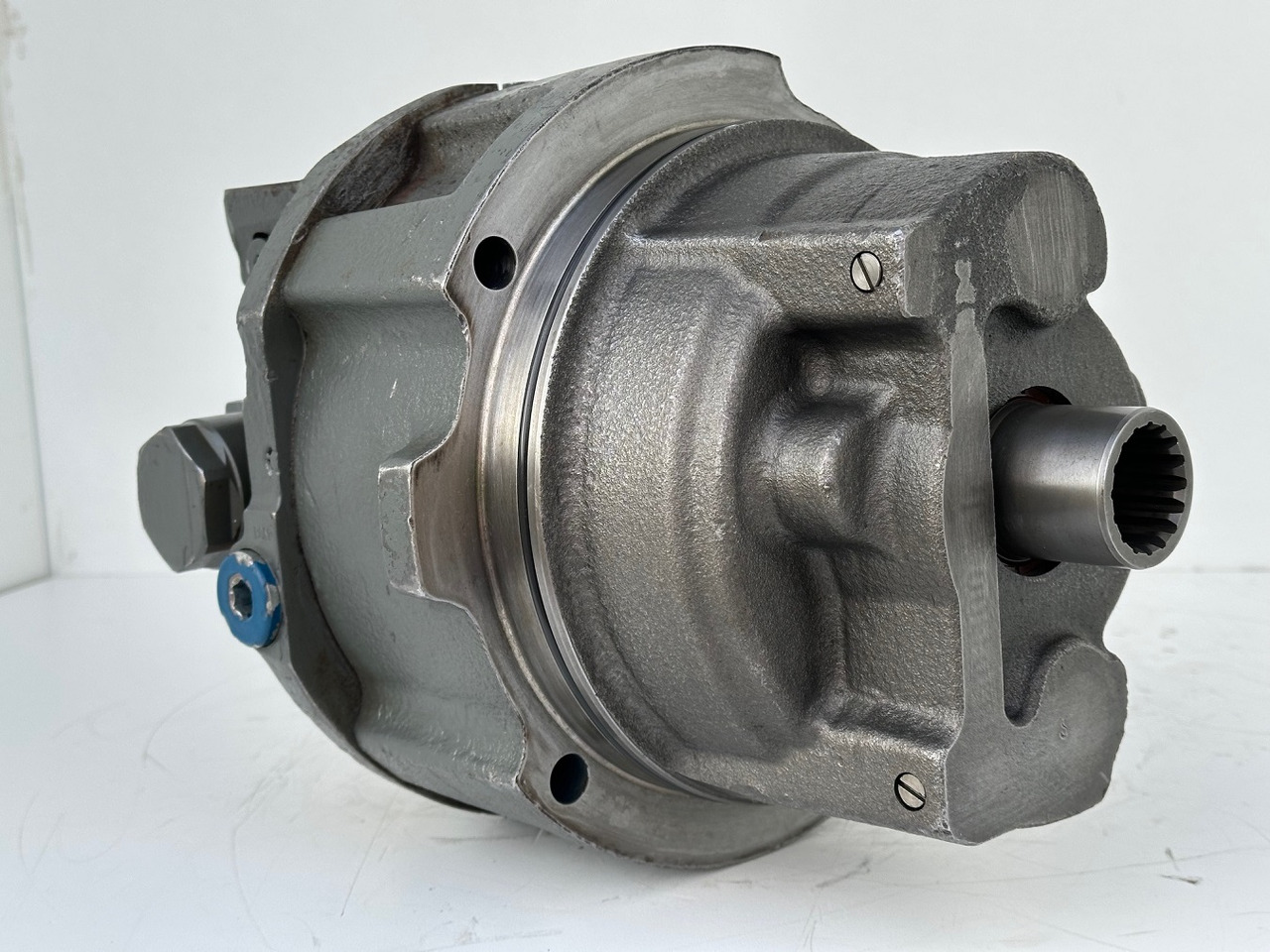 Liebherr Hydraulikeinbaumotor Typ:LH46VE 108. ID-Nr.11428178 . LOS926-1715,R926-1715,R928-1715,R930-1716,R934-1550,R936K-LC,R936K-NLC,R936K-SLC,R938. #11428178.0663# - Fahrantrieb für Baumaschine: das Bild 2 Liebherr Hydraulikeinbaumotor Typ:LH46VE 108. ID-Nr.11428178 . LOS926-1715,R926-1715,R928-1715,R930-1716,R934-1550,R936K-LC,R936K-NLC,R936K-SLC,R938. #11428178.0663# - Fahrantrieb für Baumaschine: das Bild 2