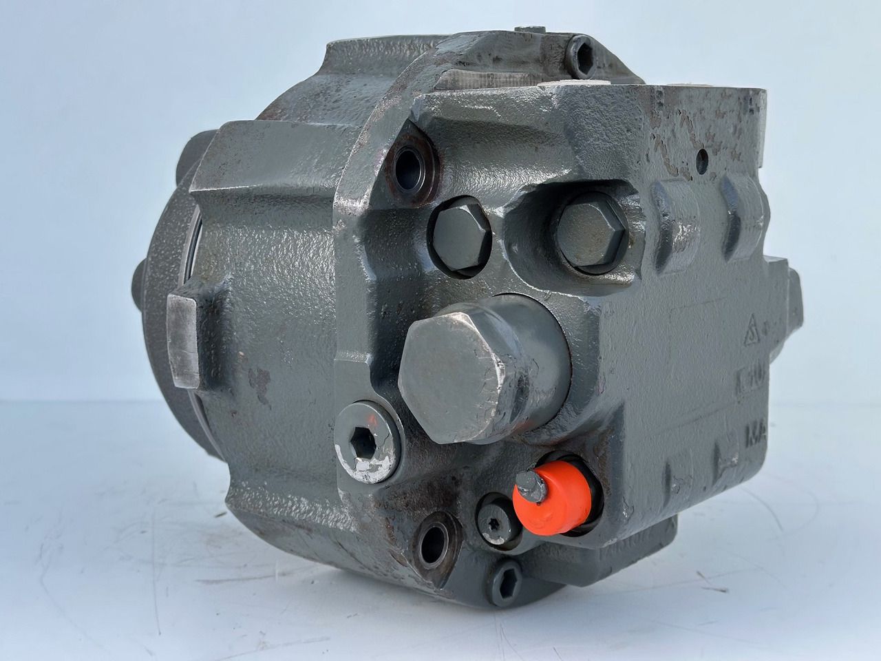 Liebherr Hydraulikeinbaumotor Typ:LH46VE 108. ID-Nr.11428178 . LOS926-1715,R926-1715,R928-1715,R930-1716,R934-1550,R936K-LC,R936K-NLC,R936K-SLC,R938. #11428178.0663# - Fahrantrieb für Baumaschine: das Bild 5 Liebherr Hydraulikeinbaumotor Typ:LH46VE 108. ID-Nr.11428178 . LOS926-1715,R926-1715,R928-1715,R930-1716,R934-1550,R936K-LC,R936K-NLC,R936K-SLC,R938. #11428178.0663# - Fahrantrieb für Baumaschine: das Bild 5