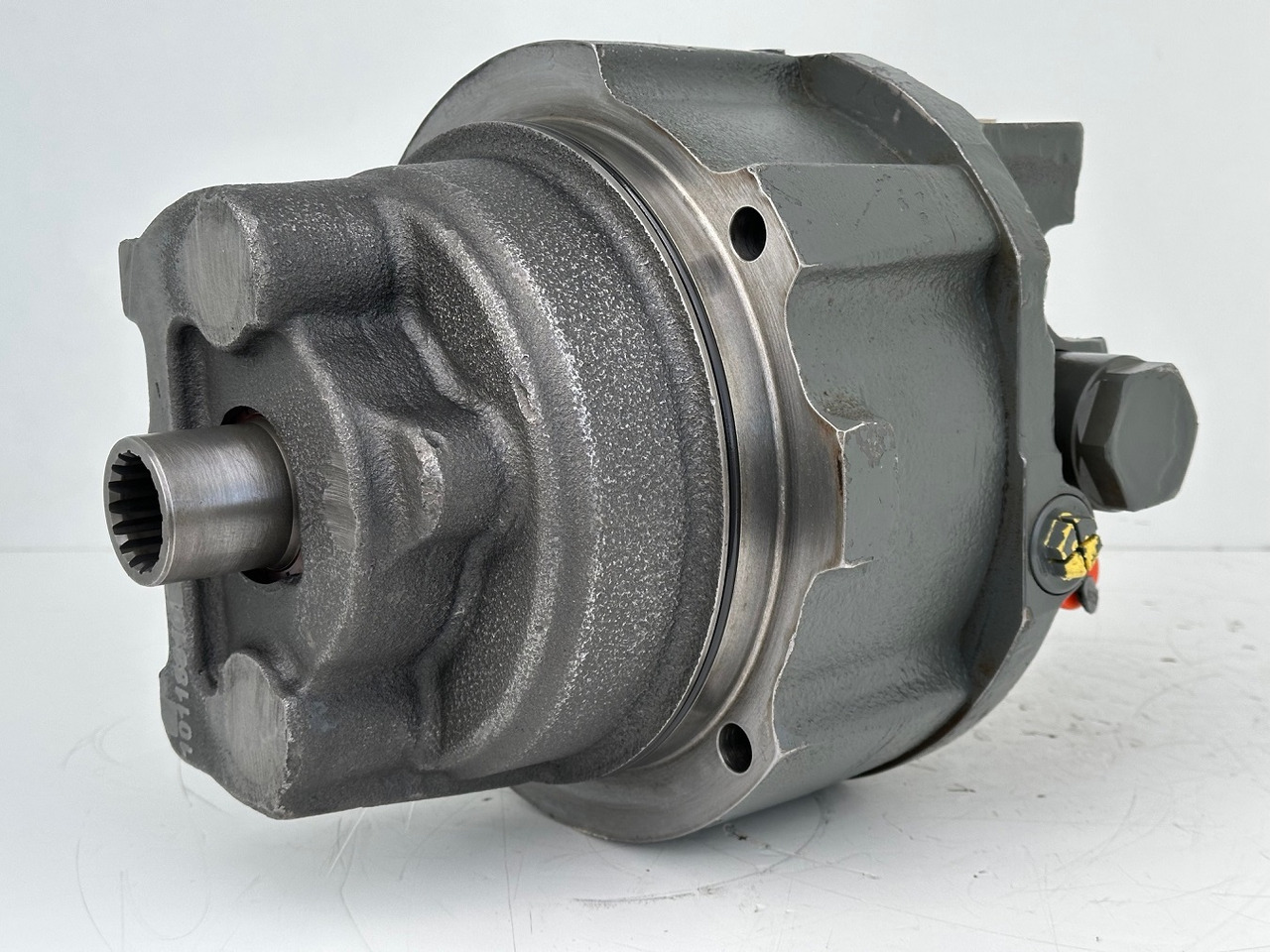 Liebherr Hydraulikeinbaumotor Typ:LH46VE 108. ID-Nr.11428178 . LOS926-1715,R926-1715,R928-1715,R930-1716,R934-1550,R936K-LC,R936K-NLC,R936K-SLC,R938. #11428178.0717# - Fahrantrieb für Baumaschine: das Bild 1 Liebherr Hydraulikeinbaumotor Typ:LH46VE 108. ID-Nr.11428178 . LOS926-1715,R926-1715,R928-1715,R930-1716,R934-1550,R936K-LC,R936K-NLC,R936K-SLC,R938. #11428178.0717# - Fahrantrieb für Baumaschine: das Bild 1