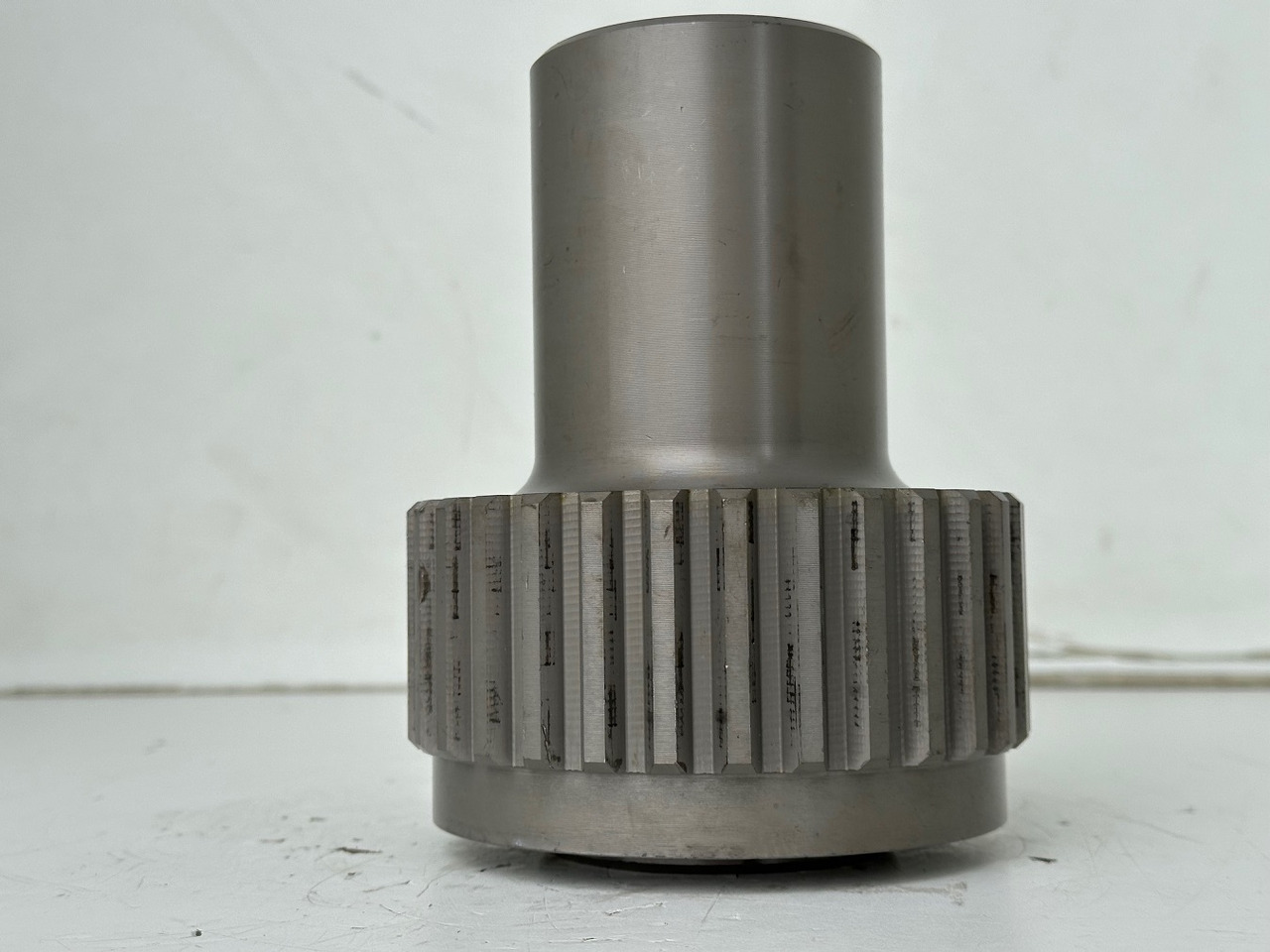 Liebherr Lamellenträger ID-Nr.90218052. FAT500F522, FAT500F528, FAT500F529, FAT500F559. PR73605, PR7363, PR7364. #90218052.01# - Fahrantrieb für Baumaschine: das Bild 2 Liebherr Lamellenträger ID-Nr.90218052. FAT500F522, FAT500F528, FAT500F529, FAT500F559. PR73605, PR7363, PR7364. #90218052.01# - Fahrantrieb für Baumaschine: das Bild 2
