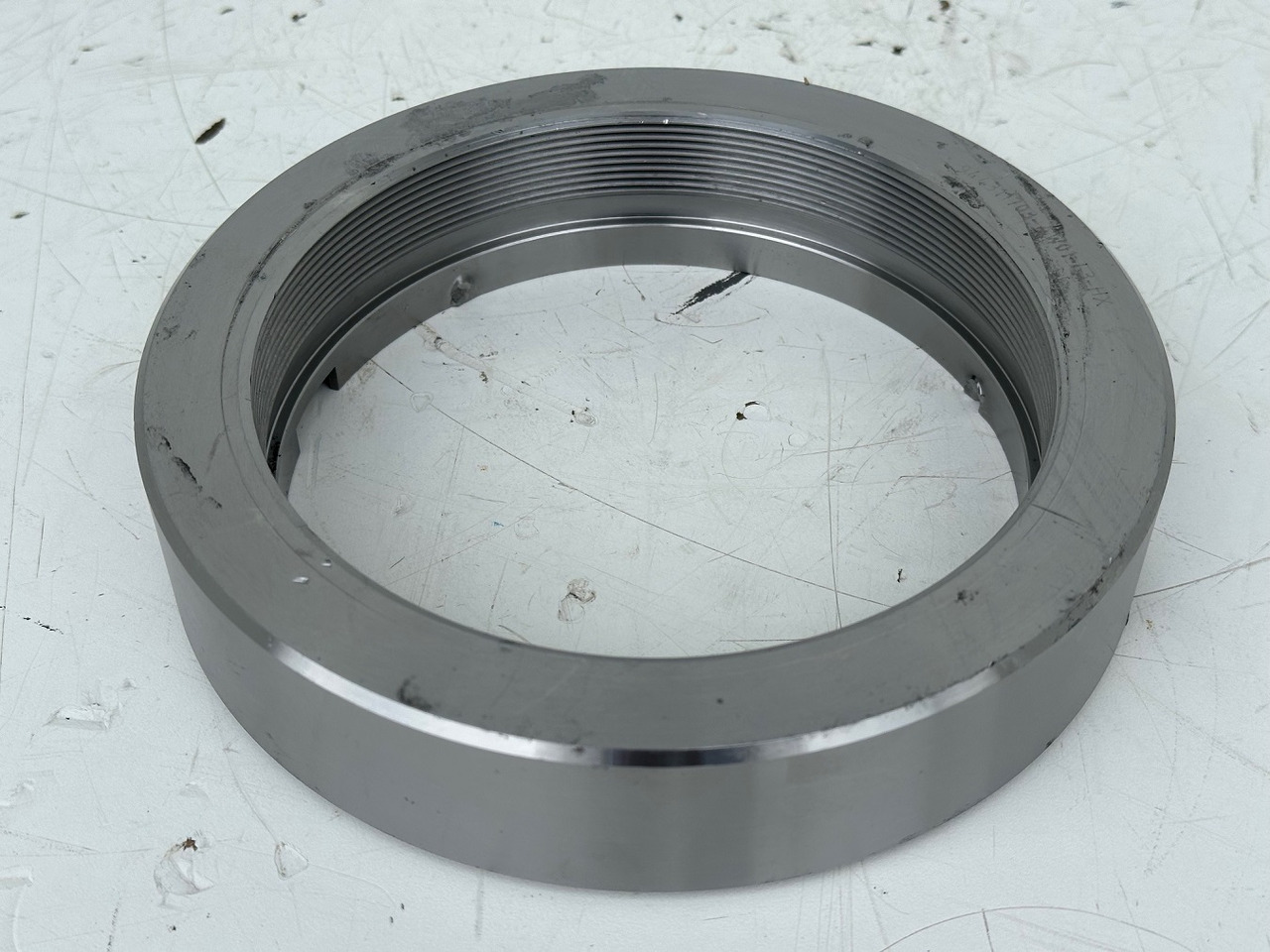 Liebherr Original Nutmutter ID-Nr.9443117 - ID-Nr.944311703. LH110,A974,LOS974,P974,P976,R974,R976,R980,P994,P995,R944,R995. #944311703.31.07# - Schwenkmotor für Baumaschine: das Bild 2 Liebherr Original Nutmutter ID-Nr.9443117 - ID-Nr.944311703. LH110,A974,LOS974,P974,P976,R974,R976,R980,P994,P995,R944,R995. #944311703.31.07# - Schwenkmotor für Baumaschine: das Bild 2