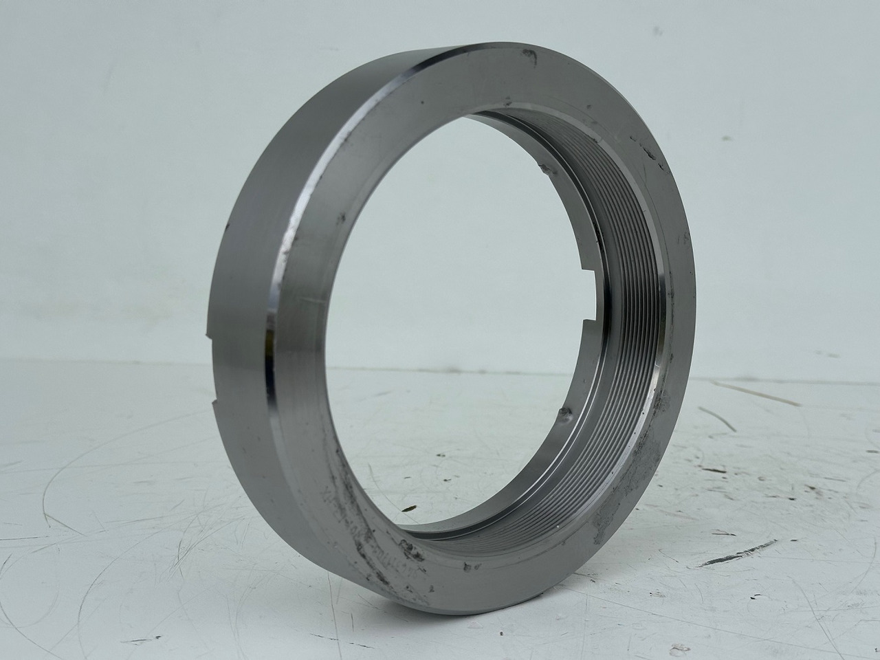 Liebherr Original Nutmutter ID-Nr.9443117 - ID-Nr.944311703. LH110,A974,LOS974,P974,P976,R974,R976,R980,P994,P995,R944,R995. #944311703.31.07# - Schwenkmotor für Baumaschine: das Bild 4 Liebherr Original Nutmutter ID-Nr.9443117 - ID-Nr.944311703. LH110,A974,LOS974,P974,P976,R974,R976,R980,P994,P995,R944,R995. #944311703.31.07# - Schwenkmotor für Baumaschine: das Bild 4