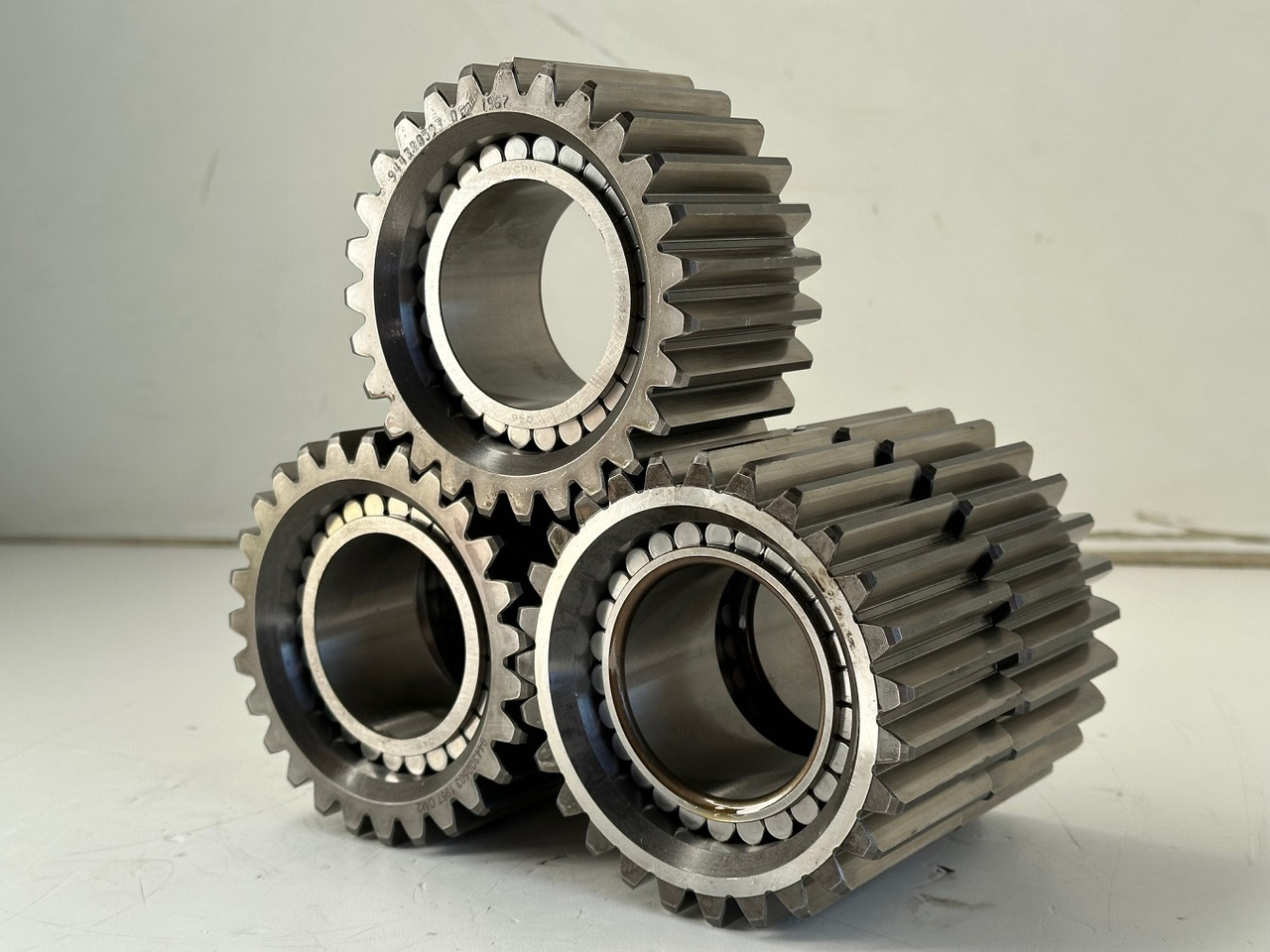 Liebherr Planetenrad ID-Nr.9443004 - ID-Nr.944300403. FAT400-FAT400/018-FAT400P018-FAT400P063-FAT400P073-FAT400P092. R934 IND,R906,R914,R916,R922,R924,R932,R934,R936,R942,R944. #944300503.18.12# - Fahrantrieb für Kettenbagger: das Bild 1 Liebherr Planetenrad ID-Nr.9443004 - ID-Nr.944300403. FAT400-FAT400/018-FAT400P018-FAT400P063-FAT400P073-FAT400P092. R934 IND,R906,R914,R916,R922,R924,R932,R934,R936,R942,R944. #944300503.18.12# - Fahrantrieb für Kettenbagger: das Bild 1