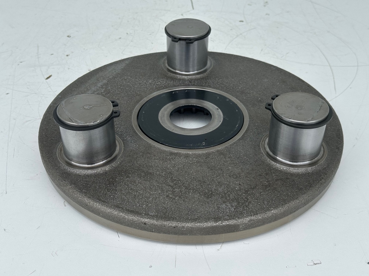 Liebherr Planetenträger ID-Nr.90024938. FAT400P112 -FAT400P130 - FAT400P139. LO1936, LOS926, R926, R928, R930, R934, R936, R940, R944, R946, R950 T. #90024938.L1.6897# - Fahrantrieb für Baumaschine: das Bild 2 Liebherr Planetenträger ID-Nr.90024938. FAT400P112 -FAT400P130 - FAT400P139. LO1936, LOS926, R926, R928, R930, R934, R936, R940, R944, R946, R950 T. #90024938.L1.6897# - Fahrantrieb für Baumaschine: das Bild 2