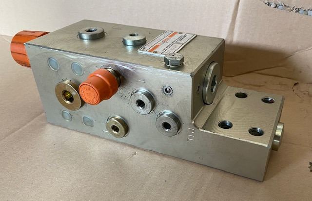 Liebherr Rohrbruchsicherung ID-Nr.5009808. - Hydraulik ventil für Kettenbagger: das Bild 2 Liebherr Rohrbruchsicherung ID-Nr.5009808. - Hydraulik ventil für Kettenbagger: das Bild 2