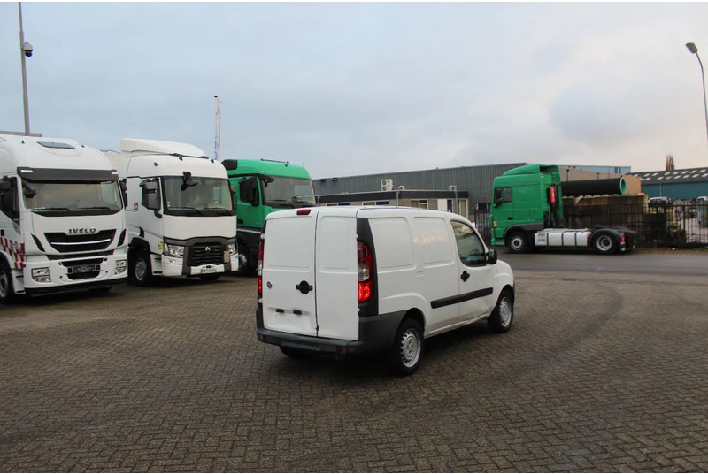 Fiat Doblò Cargo * manual * - PKW: das Bild 4 Fiat Doblò Cargo * manual * - PKW: das Bild 4