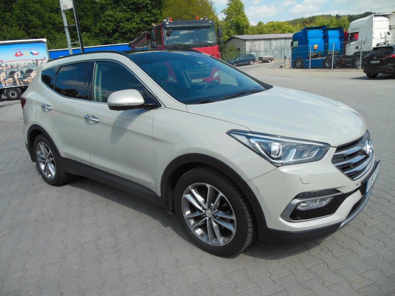 Hyundai Santa Fe 2,2 CRDi, 4WD, Automatic, Leder, Panora - SUV/ Geländewagen: das Bild 2 Hyundai Santa Fe 2,2 CRDi, 4WD, Automatic, Leder, Panora - SUV/ Geländewagen: das Bild 2
