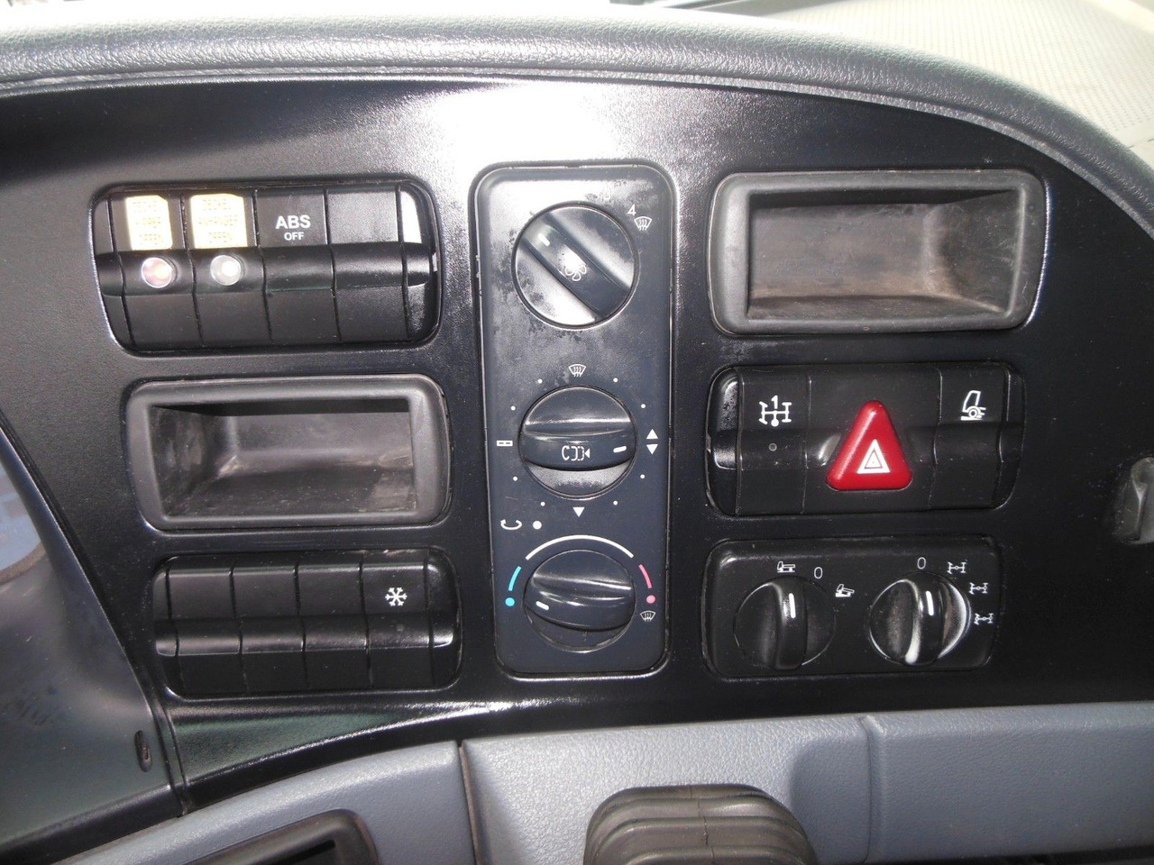 Kipper Mercedes-Benz ACTROS 4144, 8X6, 3 PEDALE, MEILLER, BODRMATIC: das Bild 24