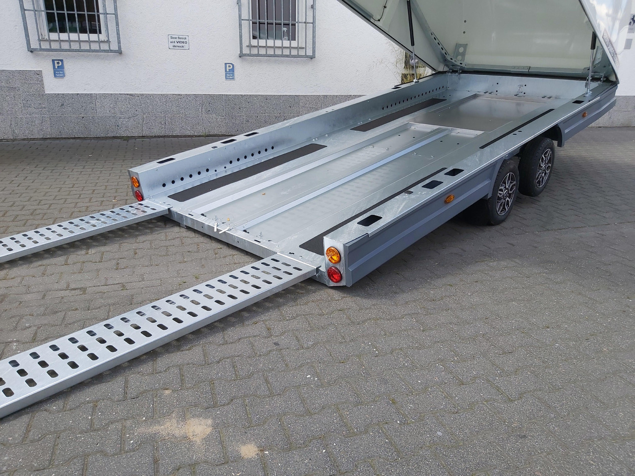 Autotransporter Anhänger BJT Race Shuttle 3 Transporter 470x195x160cm ankippbar Alufelgen black 100km/H 3000kg: das Bild 8