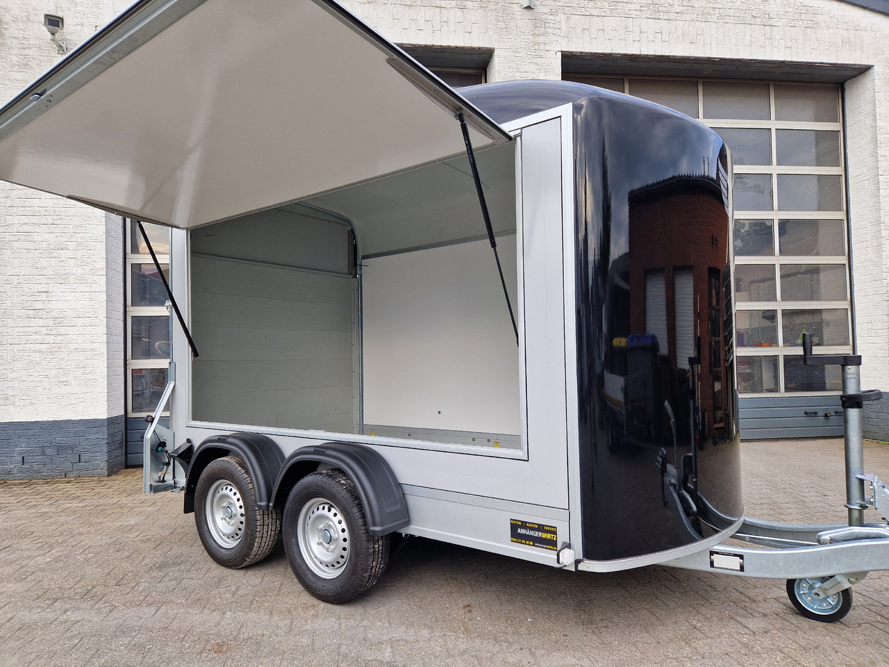 Cargo Roadster 500 312x167x199cm Sandwich Poly schwarz Seitenklappe Seitentür Pullman 100 km/H - Verkaufsanhänger: das Bild 1 Cargo Roadster 500 312x167x199cm Sandwich Poly schwarz Seitenklappe Seitentür Pullman 100 km/H - Verkaufsanhänger: das Bild 1