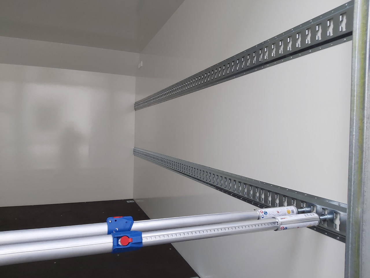 Koffer Anhänger Hochlader Koffer TFSP 360T.00 360x200x210cm aero Zurrsystem IL (L) 2700kg 100km/H: das Bild 9