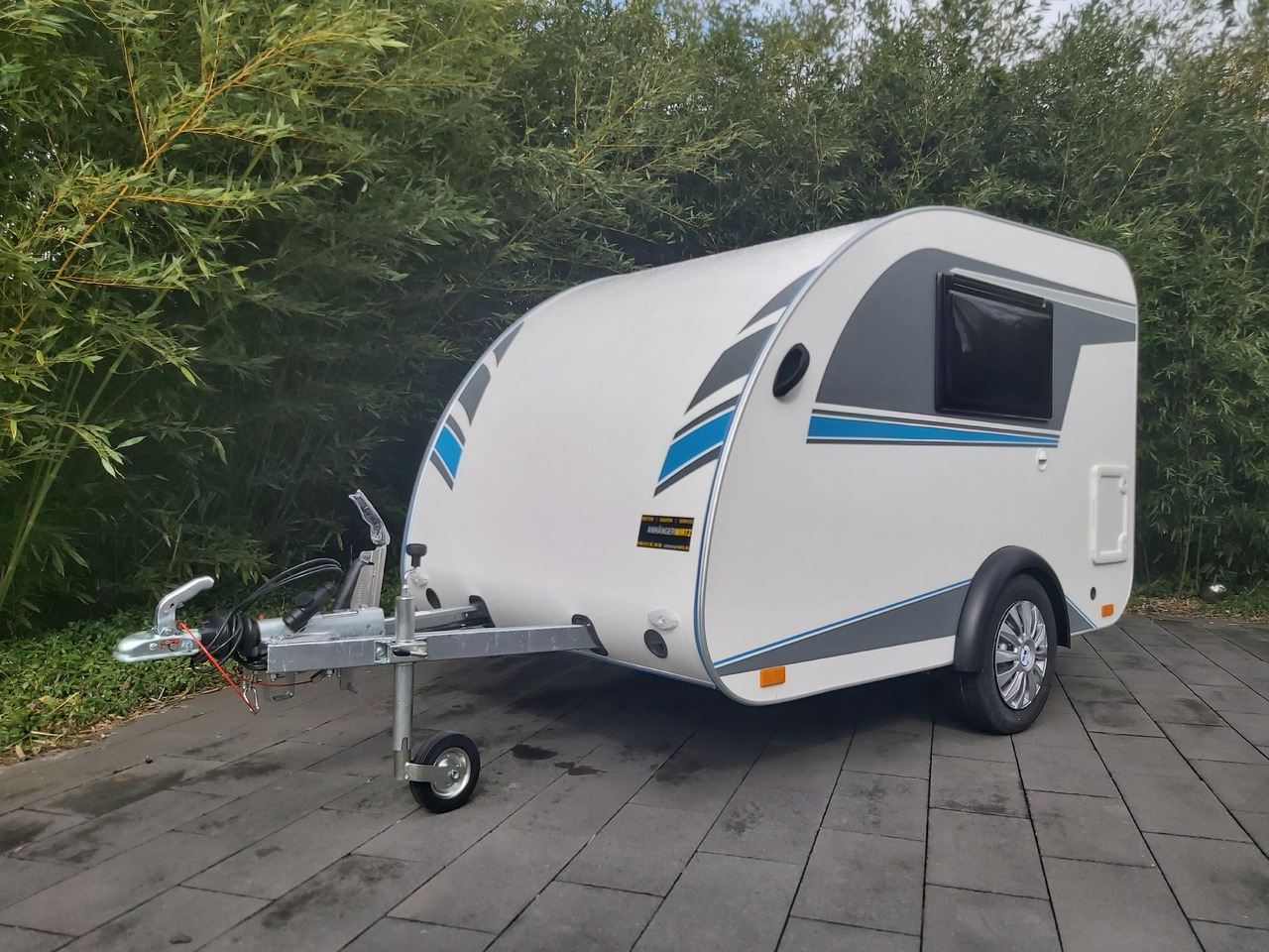 Mini Camper Mini Tommy TMC25 252x140x121cm aero V1 Küche 12V/230V 100km/H 750kg gebremst Modell 24 - Wohnwagen: das Bild 1 Mini Camper Mini Tommy TMC25 252x140x121cm aero V1 Küche 12V/230V 100km/H 750kg gebremst Modell 24 - Wohnwagen: das Bild 1