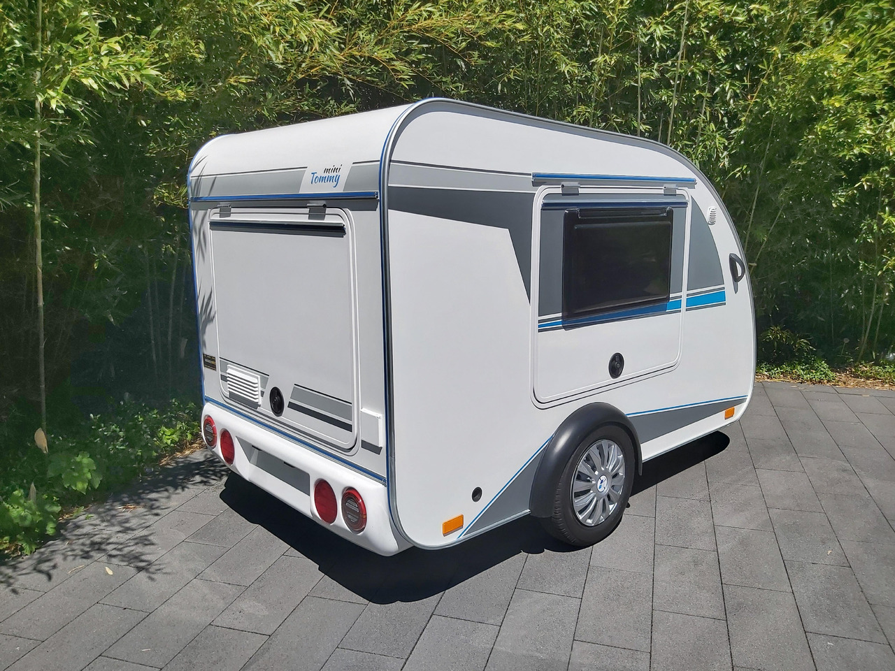 Mini Camper Mini Tommy TMC25 Basic V1 252x140x121cm Küche 100km/H 750kg ohne Bremse Winter Aktion - Wohnwagen: das Bild 3 Mini Camper Mini Tommy TMC25 Basic V1 252x140x121cm Küche 100km/H 750kg ohne Bremse Winter Aktion - Wohnwagen: das Bild 3