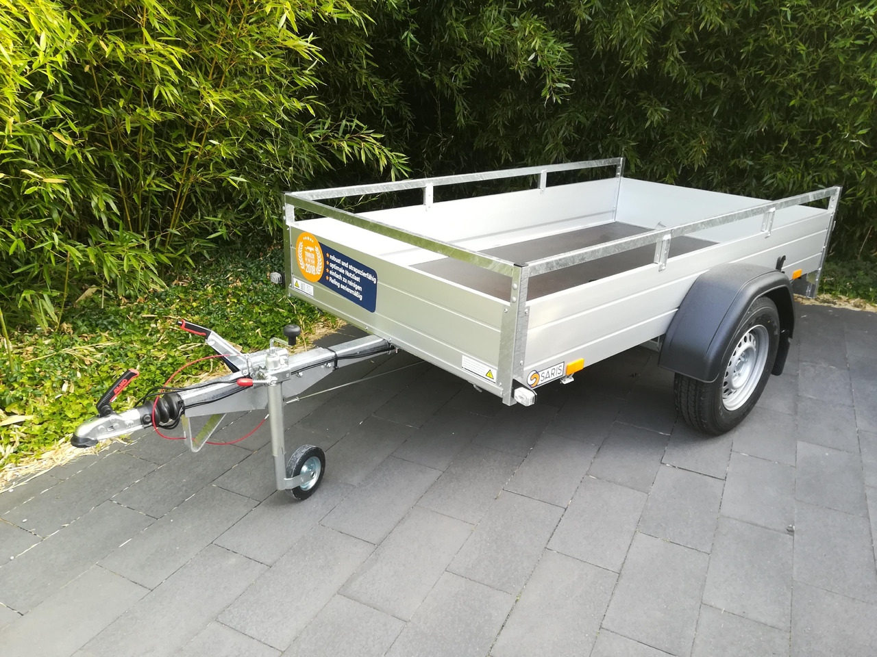 Saris Anhänger DV135 McAlu Pro MP 255x133x43cm (S) 1350kg Online Aktion Modell 2024 - PKW Anhänger: das Bild 1 Saris Anhänger DV135 McAlu Pro MP 255x133x43cm (S) 1350kg Online Aktion Modell 2024 - PKW Anhänger: das Bild 1