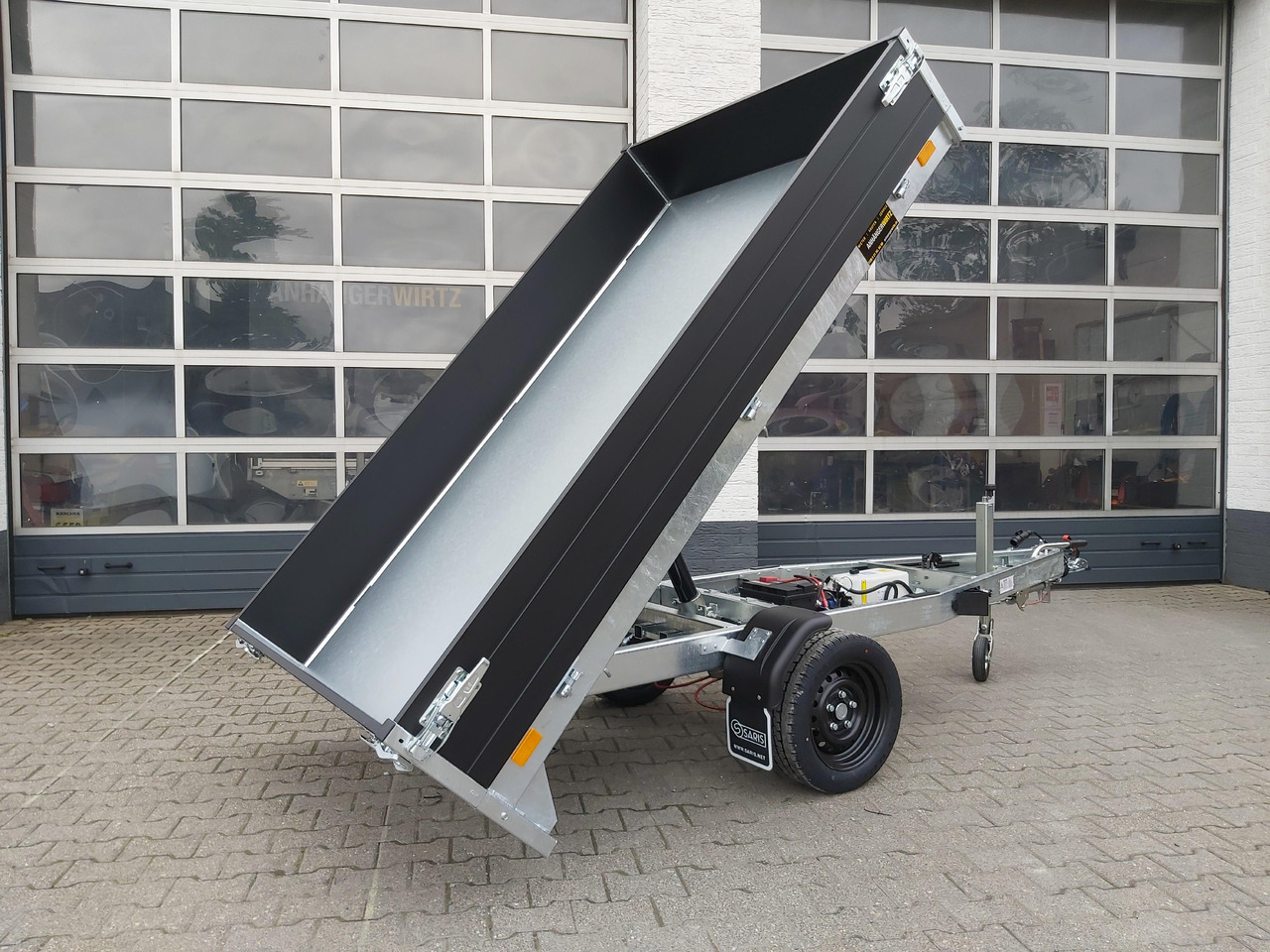 Saris Kipper K1 256 150 1500 1 E 256x150x30cm black Edition Elektro & Notpumpe 13" (S) 1500kg - Kipper Anhänger: das Bild 3 Saris Kipper K1 256 150 1500 1 E 256x150x30cm black Edition Elektro & Notpumpe 13" (S) 1500kg - Kipper Anhänger: das Bild 3