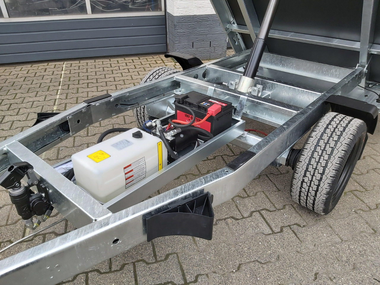 Saris Kipper K1 256 150 1500 1 E 256x150x30cm black Edition Elektro & Notpumpe 13" (S) 1500kg - Kipper Anhänger: das Bild 2 Saris Kipper K1 256 150 1500 1 E 256x150x30cm black Edition Elektro & Notpumpe 13" (S) 1500kg - Kipper Anhänger: das Bild 2