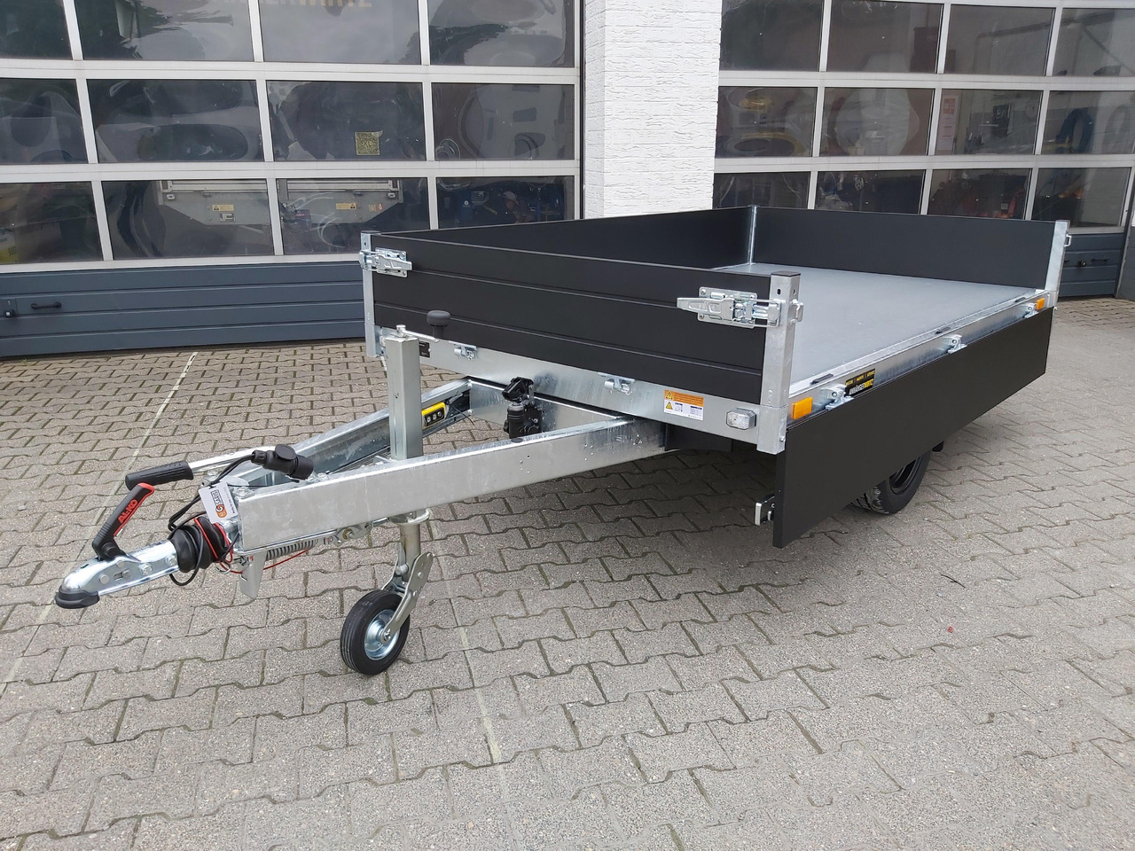 Saris Kipper K1 256 150 1500 1 E 256x150x30cm black Edition Elektro & Notpumpe 13" (S) 1500kg - Kipper Anhänger: das Bild 5 Saris Kipper K1 256 150 1500 1 E 256x150x30cm black Edition Elektro & Notpumpe 13" (S) 1500kg - Kipper Anhänger: das Bild 5