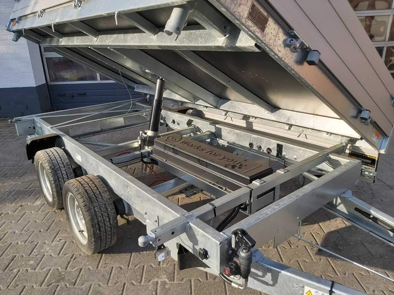 Saris Kipper K3 306 184 3500 2 E 306x184x30cm 3500kg silver Elektro NHP Stützen 13" 3500kg used - Kipper Anhänger: das Bild 5 Saris Kipper K3 306 184 3500 2 E 306x184x30cm 3500kg silver Elektro NHP Stützen 13" 3500kg used - Kipper Anhänger: das Bild 5