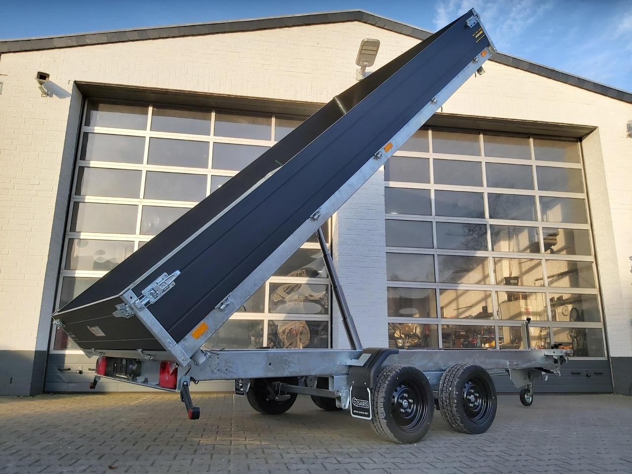 Saris Kipper K3 406 204 3500 2 E 406x204x35 black elektro NH Rampen Blattfeder 3500kg Herbst Aktion - Kipper Anhänger: das Bild 2 Saris Kipper K3 406 204 3500 2 E 406x204x35 black elektro NH Rampen Blattfeder 3500kg Herbst Aktion - Kipper Anhänger: das Bild 2